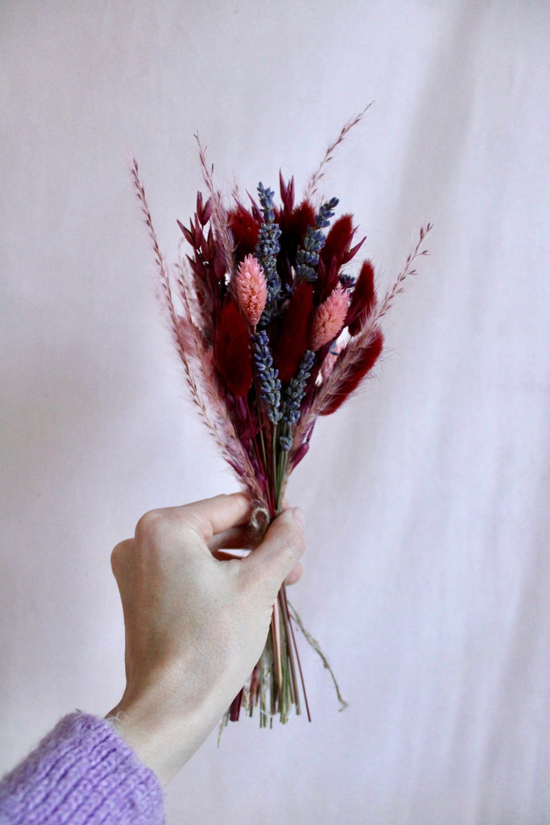 Vasenglück Trockenblumen Kleiner Trockenblumenstrauss „Lavendel-Liebe“ | Bordeauxrot & Rosa