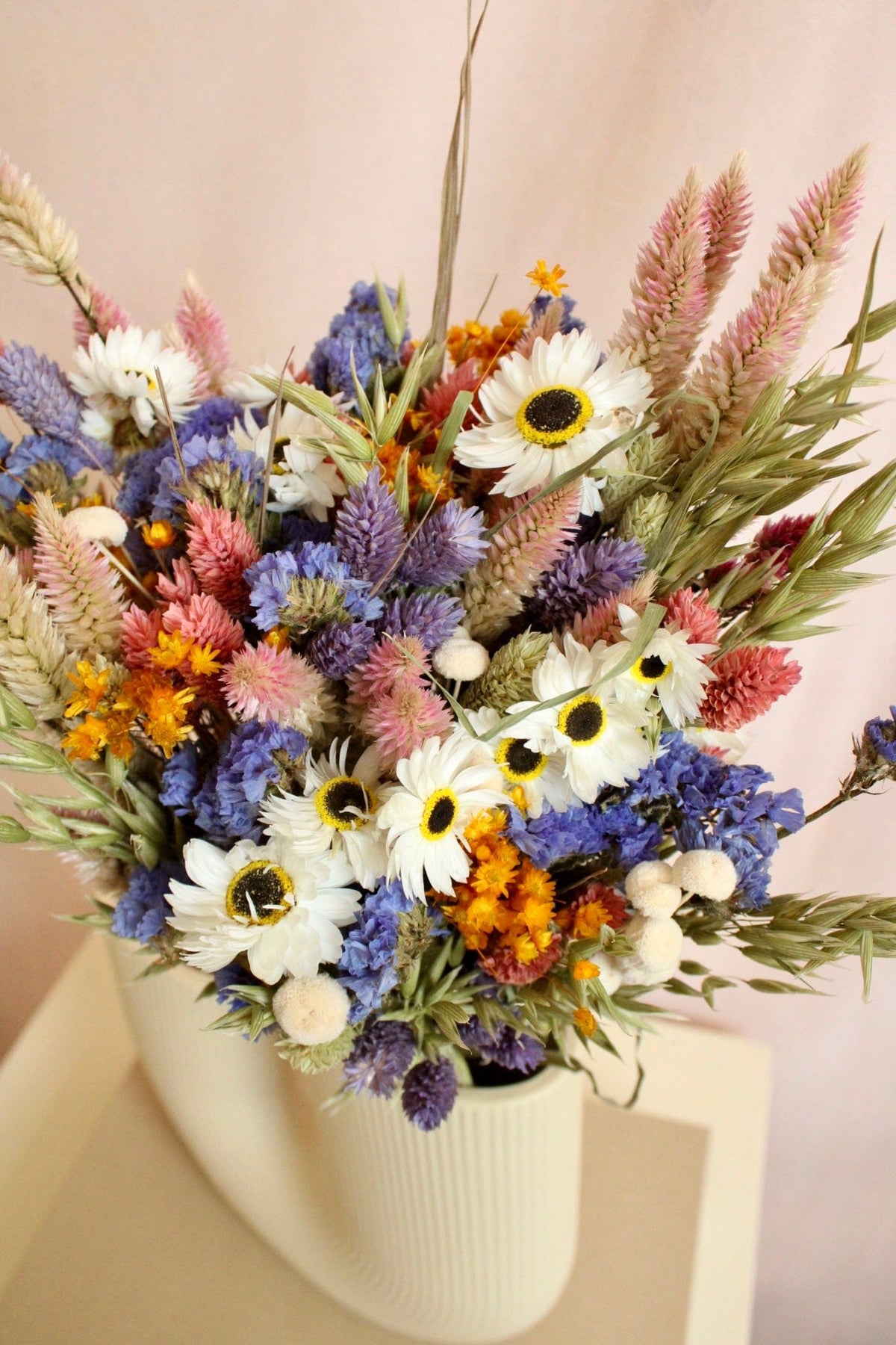 Vasenglück Trockenblumen Trockenblumenstrauss „No. 97“ mit Strandflieder & Wiesenblumen