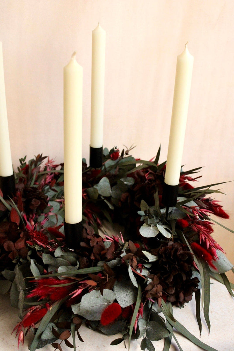 Vasenglück Trockenblumenkranz Mit 4x Kerzenhaltern + 4x Kerzen Cremeweiss PRE-ORDER | Adventskranz Trockenblumen | Eukalyptus Hortensien Dunkelrot