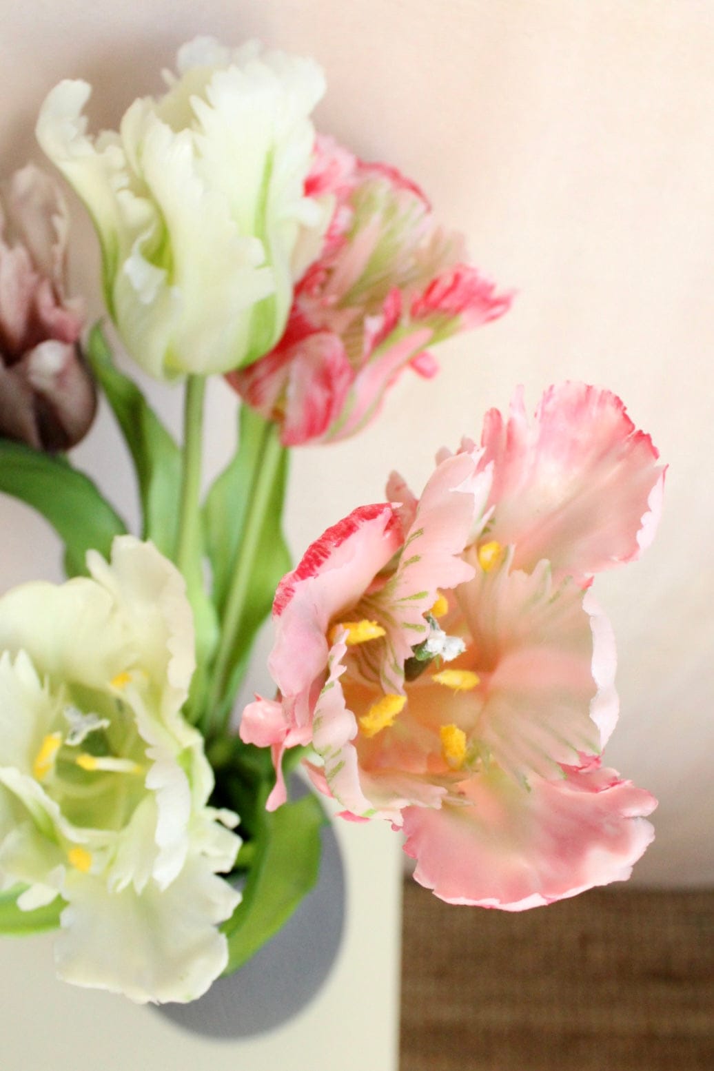 Vasenglück Seidenblume Kunstblume Papageien Tulpe | Weiß Beere Mix