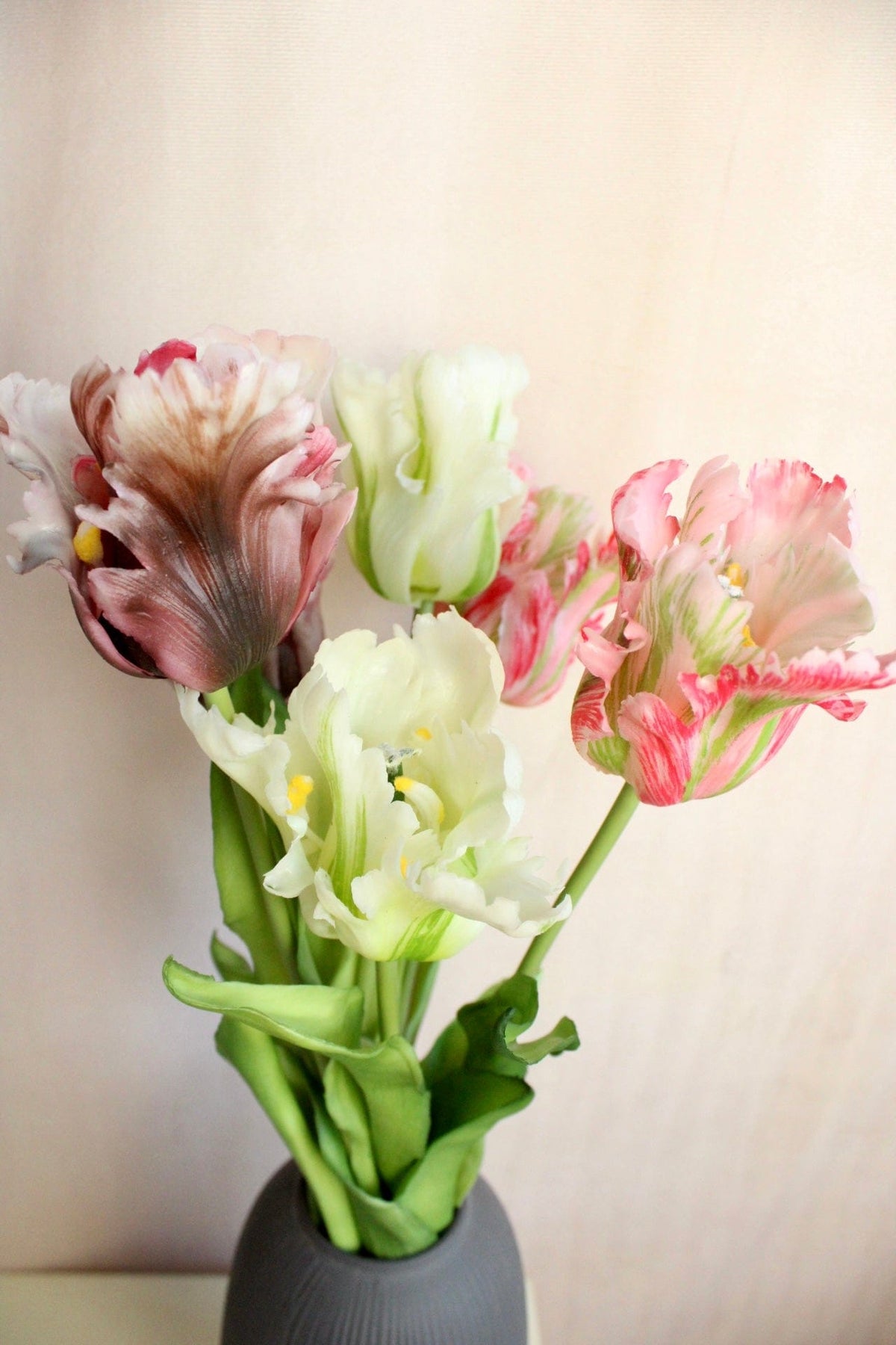 Vasenglück Seidenblume Kunstblume Papageien Tulpe | Weiß Beere Mix