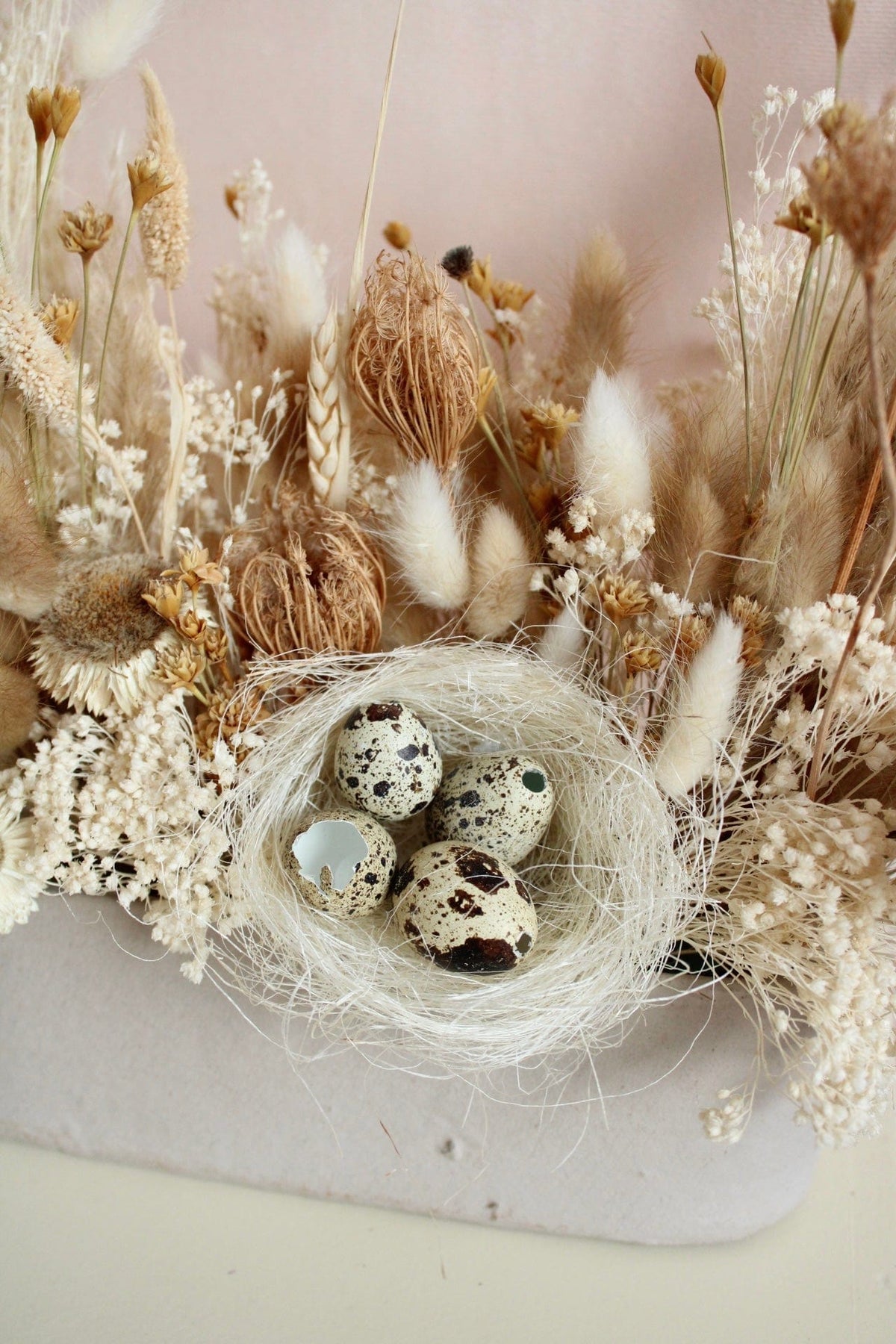 Vasenglück Trockenblumen Trockenblumen-Gesteck Ostern | Cremeweiss mit Pampasgras und Strohblumen