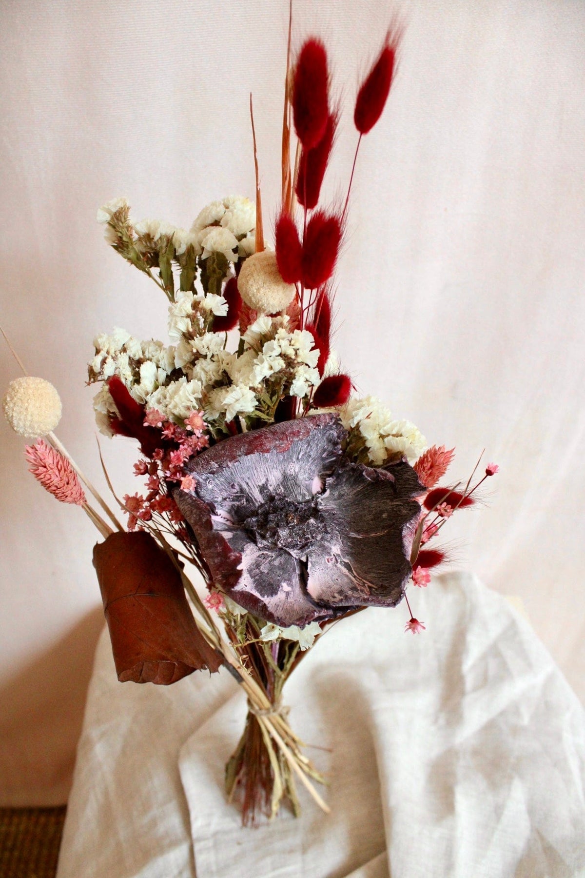Vasenglück Trockenblumen Trockenblumenstrauss „No. 109“ in Dunkelrot, Rosa & Cremeweiss