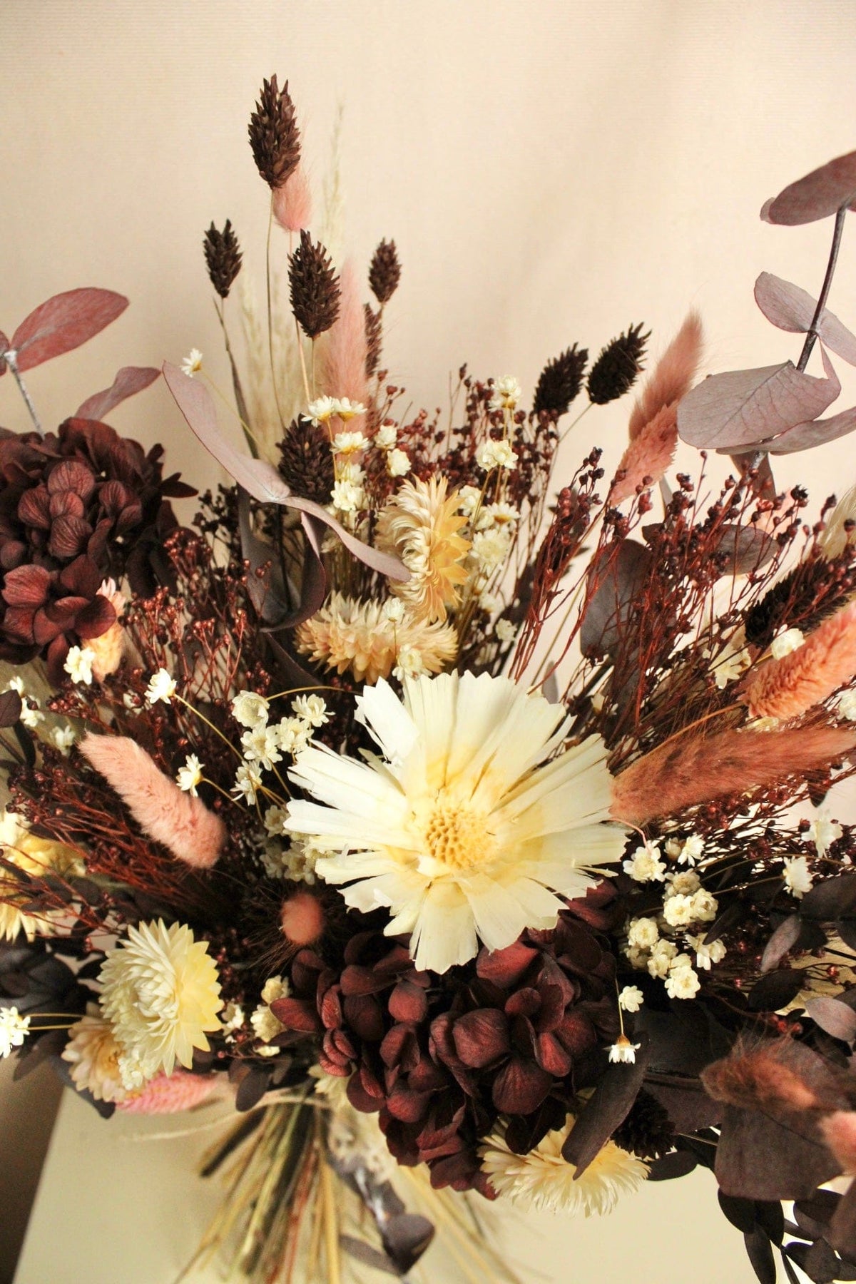 Vasenglück Trockenblumen Trockenblumenstrauss „No. 110“ in Dunkelrot & Creme mit Hortensie & Eukalyptus