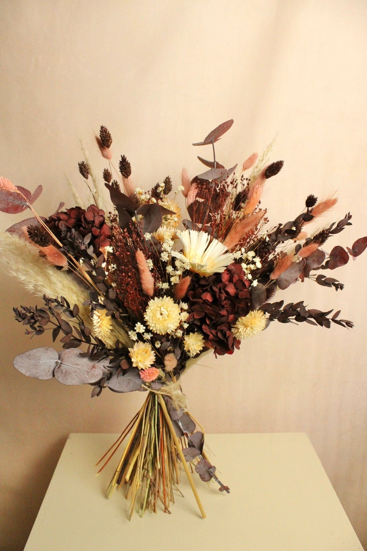 Vasenglück Trockenblumen Trockenblumenstrauss „No. 110“ in Dunkelrot & Creme mit Hortensie & Eukalyptus