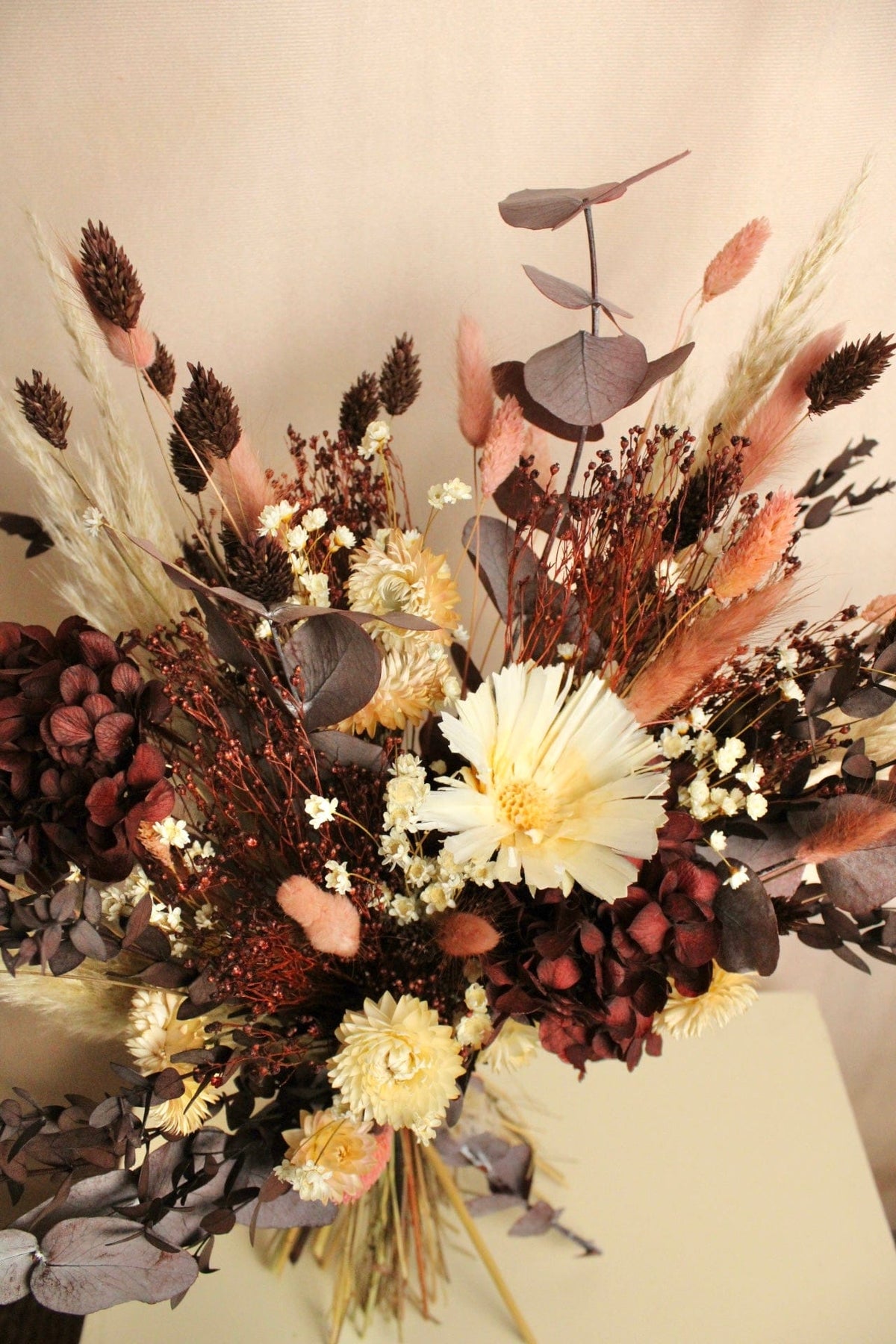 Vasenglück Trockenblumen Trockenblumenstrauss „No. 110“ in Dunkelrot & Creme mit Hortensie & Eukalyptus