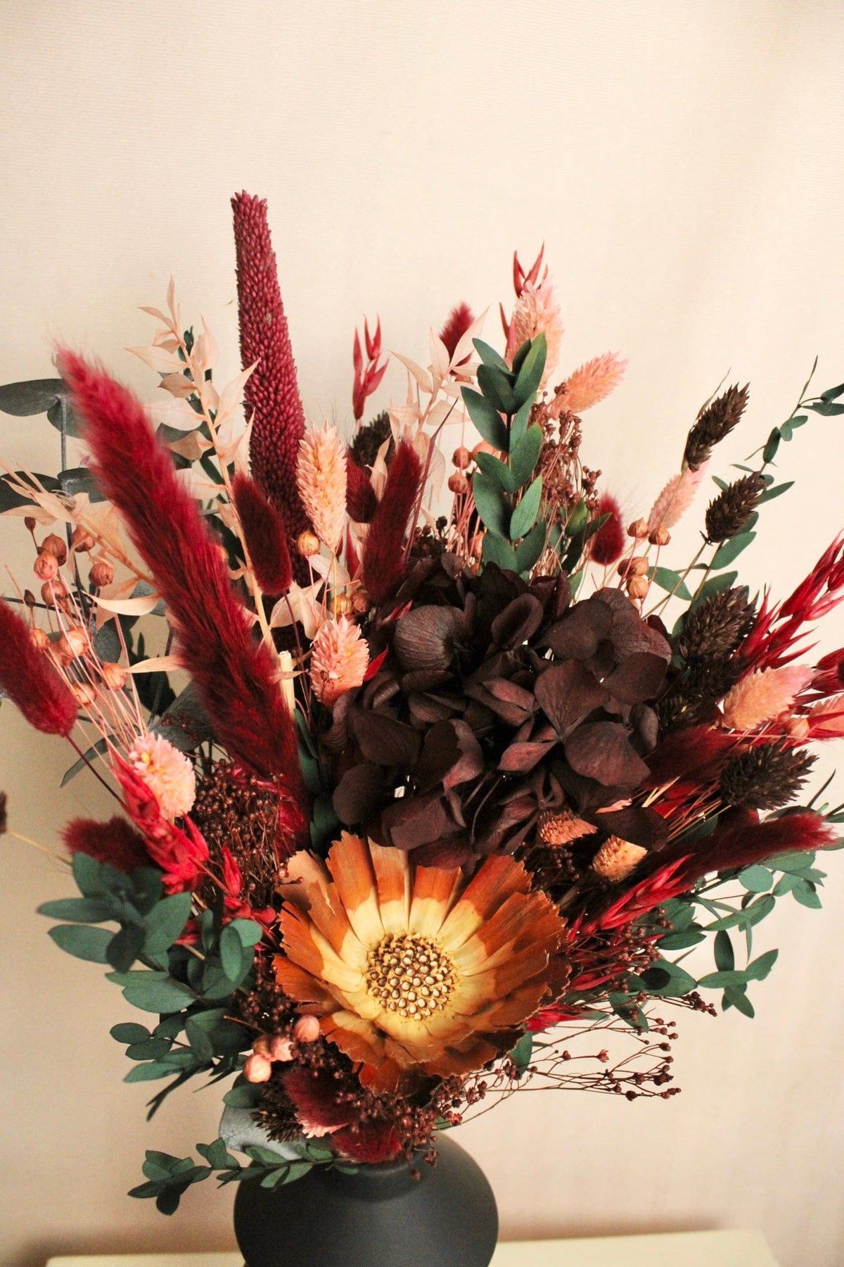 Vasenglück Trockenblumen Trockenblumenstrauss „No. 111“ in Dunkelrot & Rosa mit Hortensie & Eukalyptus