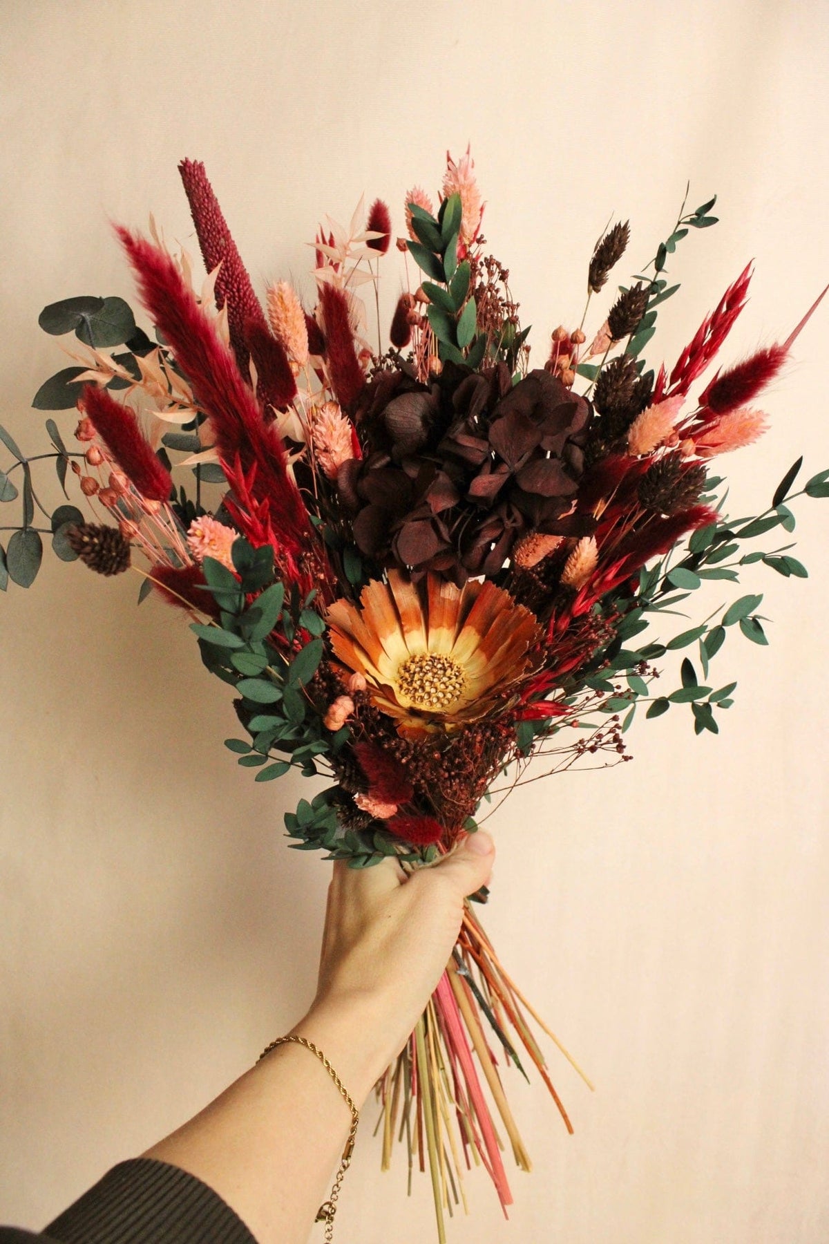 Vasenglück Trockenblumen Trockenblumenstrauss „No. 111“ in Dunkelrot & Rosa mit Hortensie & Eukalyptus