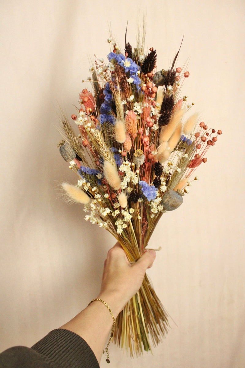 Vasenglück Trockenblumen Trockenblumenstrauss „No. 114“ in Apricot & Blau mit Mohn & Strandflieder