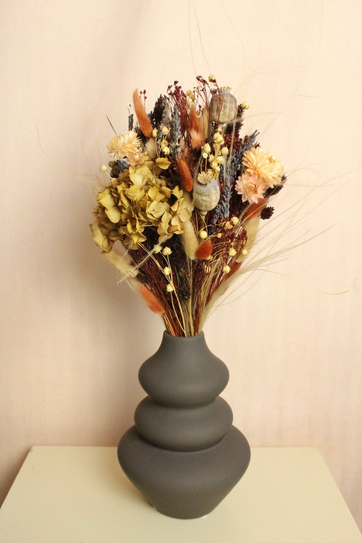 Vasenglück Trockenblumen Trockenblumenstrauss „No. 115“ in Braun & Creme mit Mohn & Hortensien