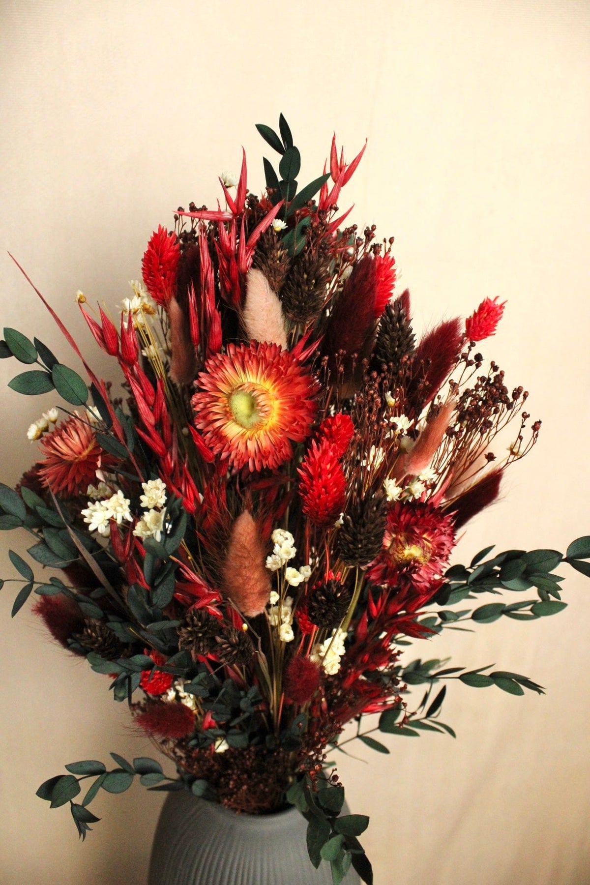 Vasenglück Trockenblumen Trockenblumenstrauss „No. 117“ in Rot & Braun mit Eukalyptus & Strohblumen