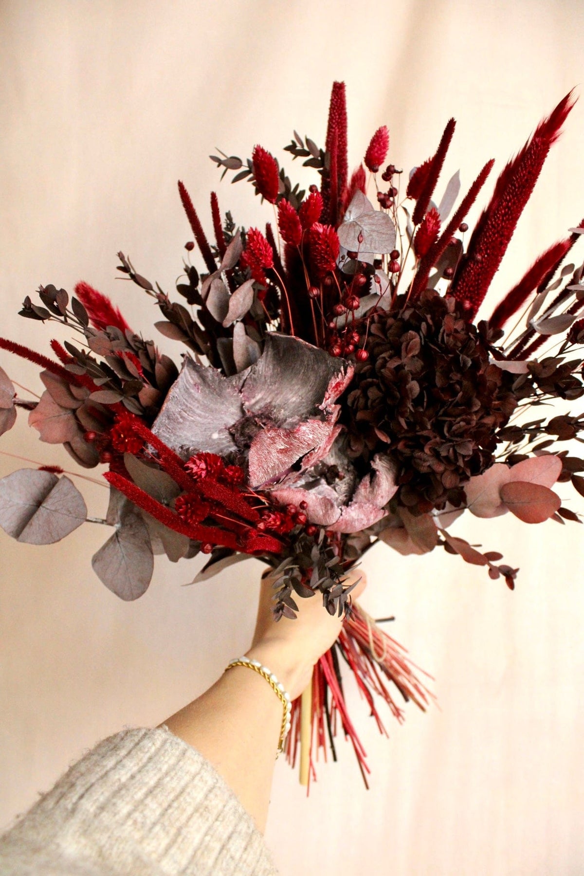Vasenglück Trockenblumen Trockenblumenstrauss „No. 120“ in Dunkelrot mit Hortensie & Eukalyptus