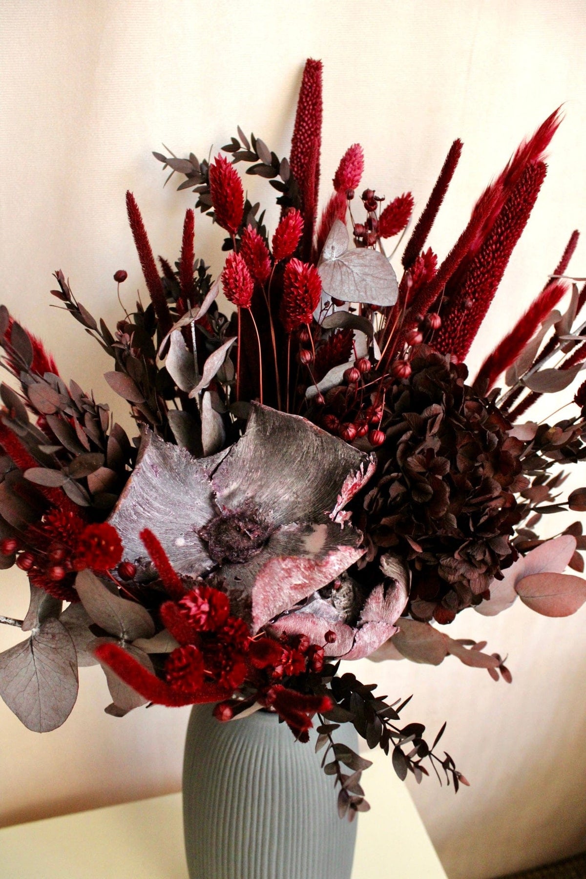 Vasenglück Trockenblumen Trockenblumenstrauss „No. 120“ in Dunkelrot mit Hortensie & Eukalyptus