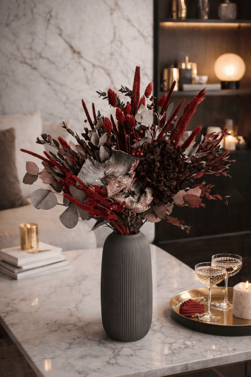 Vasenglück Trockenblumen Trockenblumenstrauss „No. 120“ in Dunkelrot mit Hortensie & Eukalyptus
