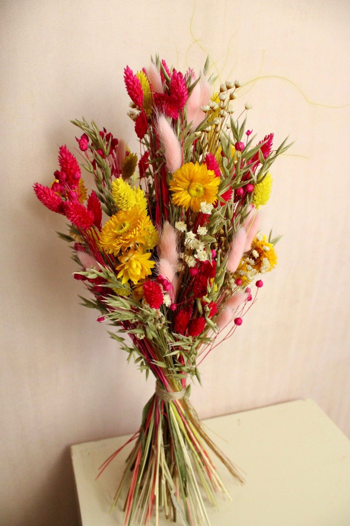 Vasenglück Trockenblumen Trockenblumenstrauss „No. 124“ in Pink & Gelb mit Strohblumen