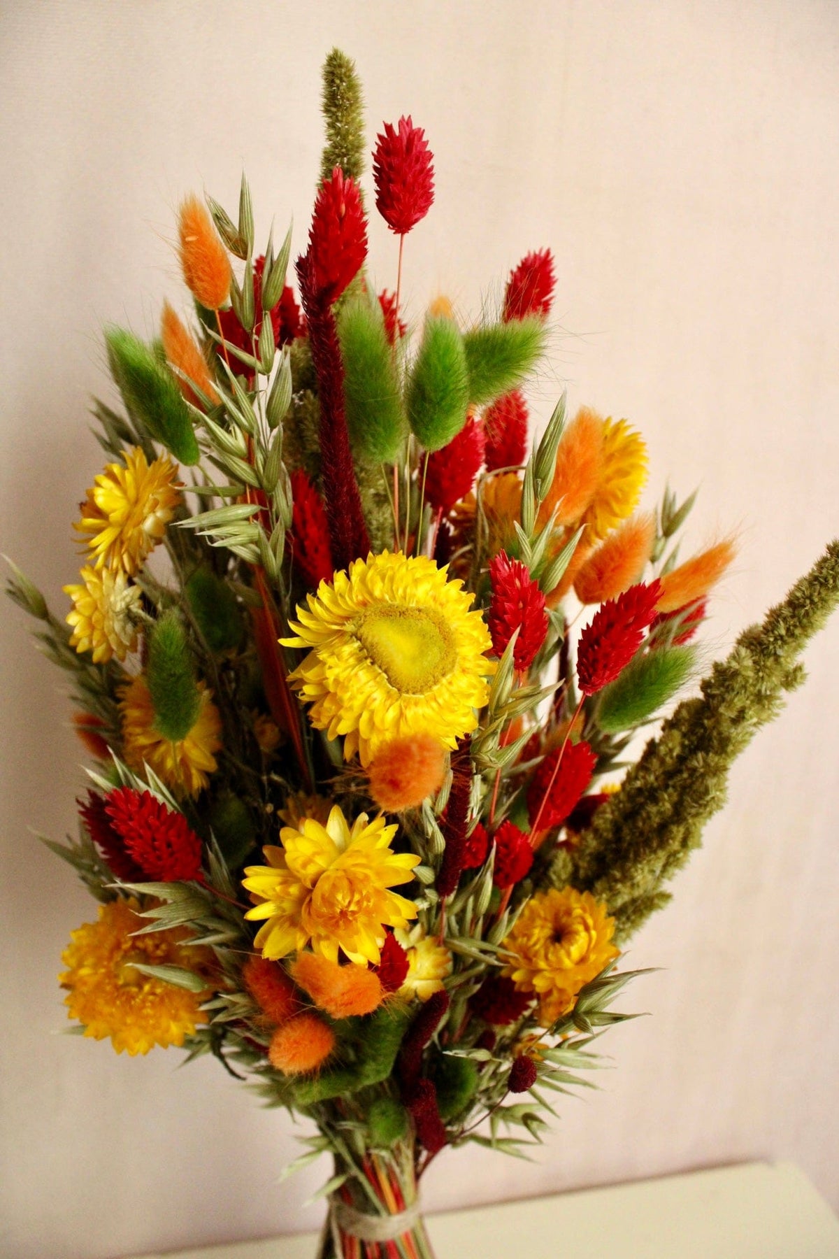 Vasenglück Trockenblumen Trockenblumenstrauss „No. 125“ in Gelb, Grün & Orange mit Strohblumen