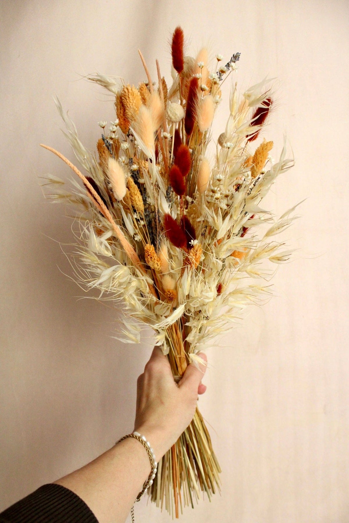 Vasenglück Trockenblumen Trockenblumenstrauss „No. 126“ in Apricot & Cremeweiss mit Lavendel