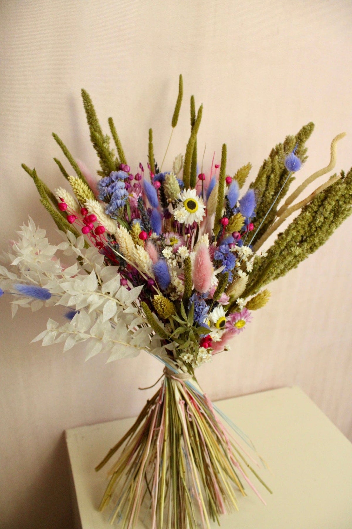 Vasenglück Trockenblumen Trockenblumenstrauss „No. 129“ Grün & Lila mit Wiesenblumen