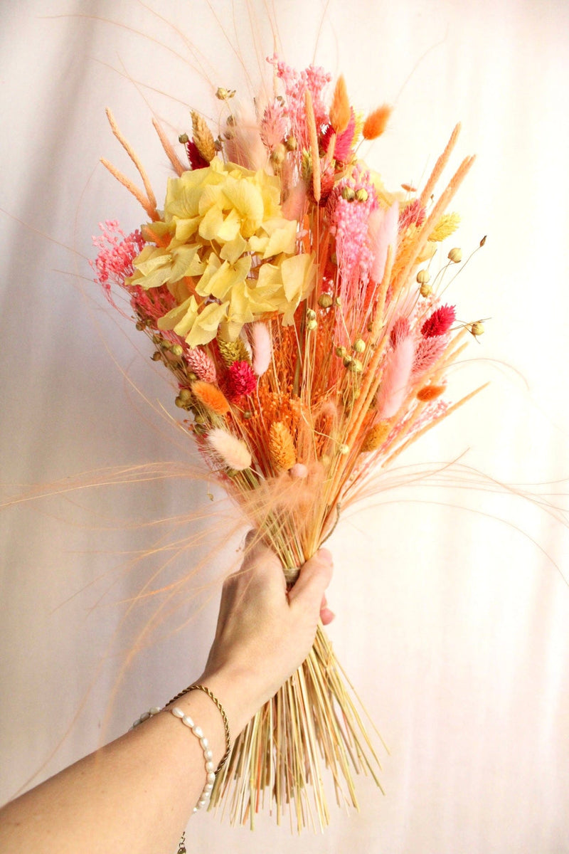 Vasenglück Trockenblumen Trockenblumenstrauss „No. 134“ in Gelb und Orange mit Hortensien