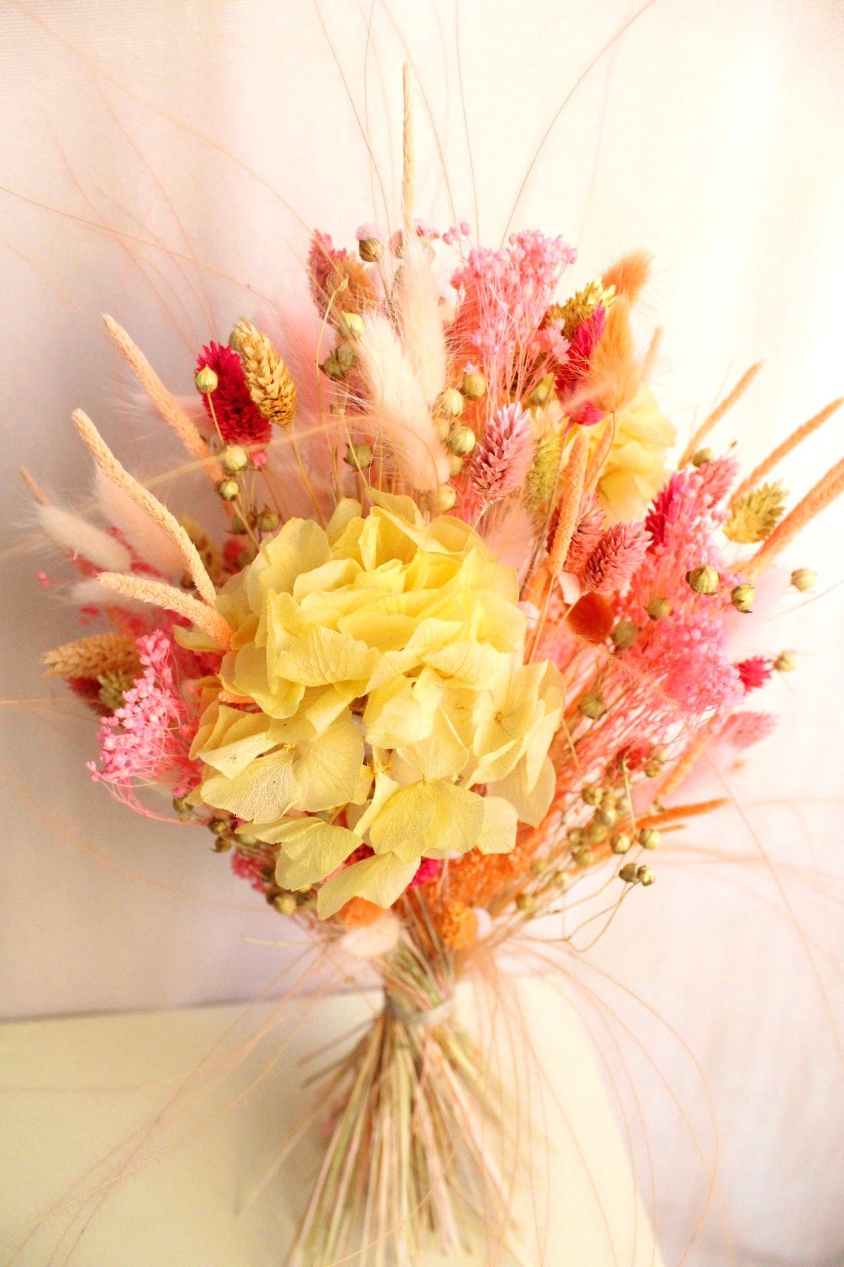 Vasenglück Trockenblumen Trockenblumenstrauss „No. 134“ in Gelb und Orange mit Hortensien