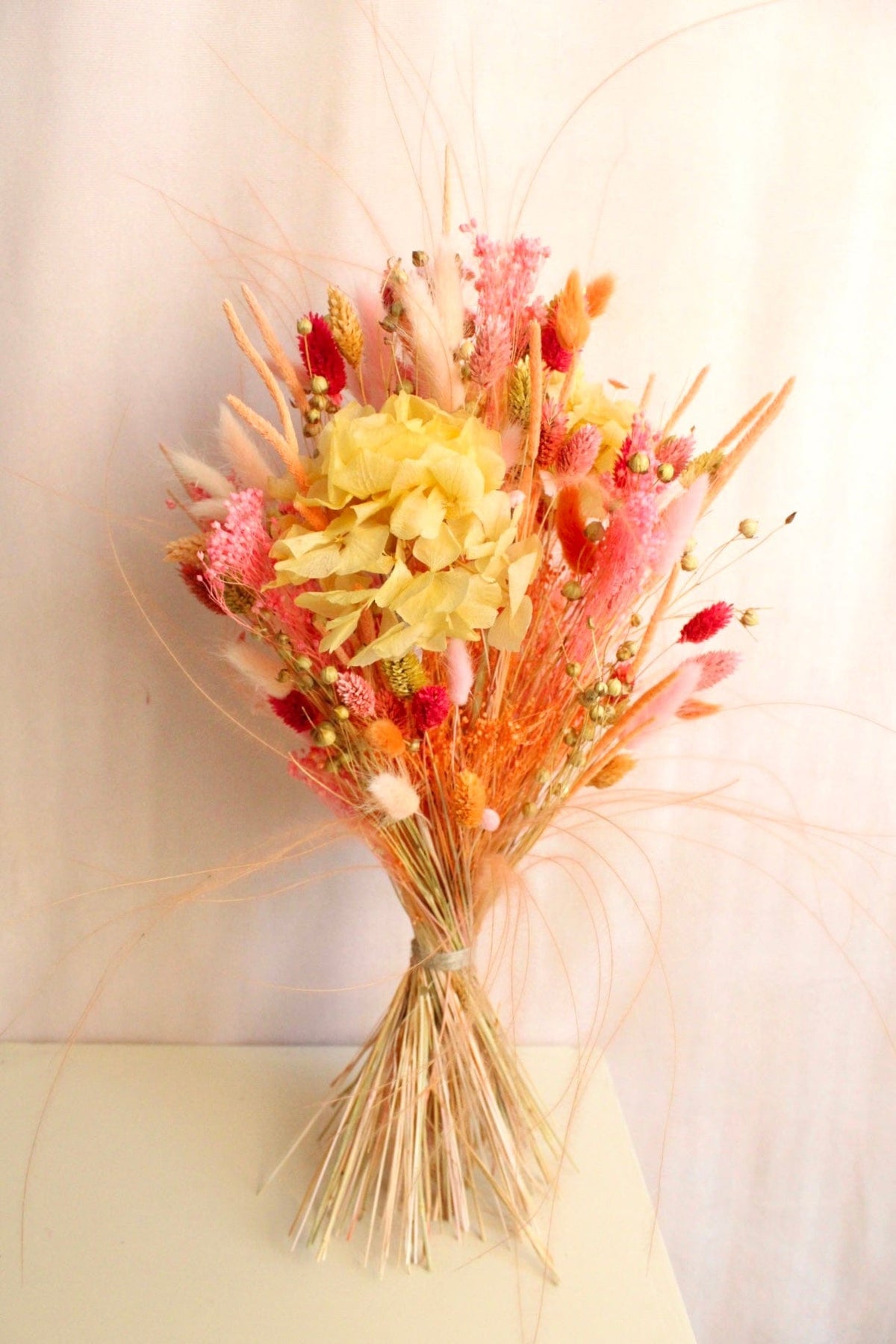 Vasenglück Trockenblumen Trockenblumenstrauss „No. 134“ in Gelb und Orange mit Hortensien