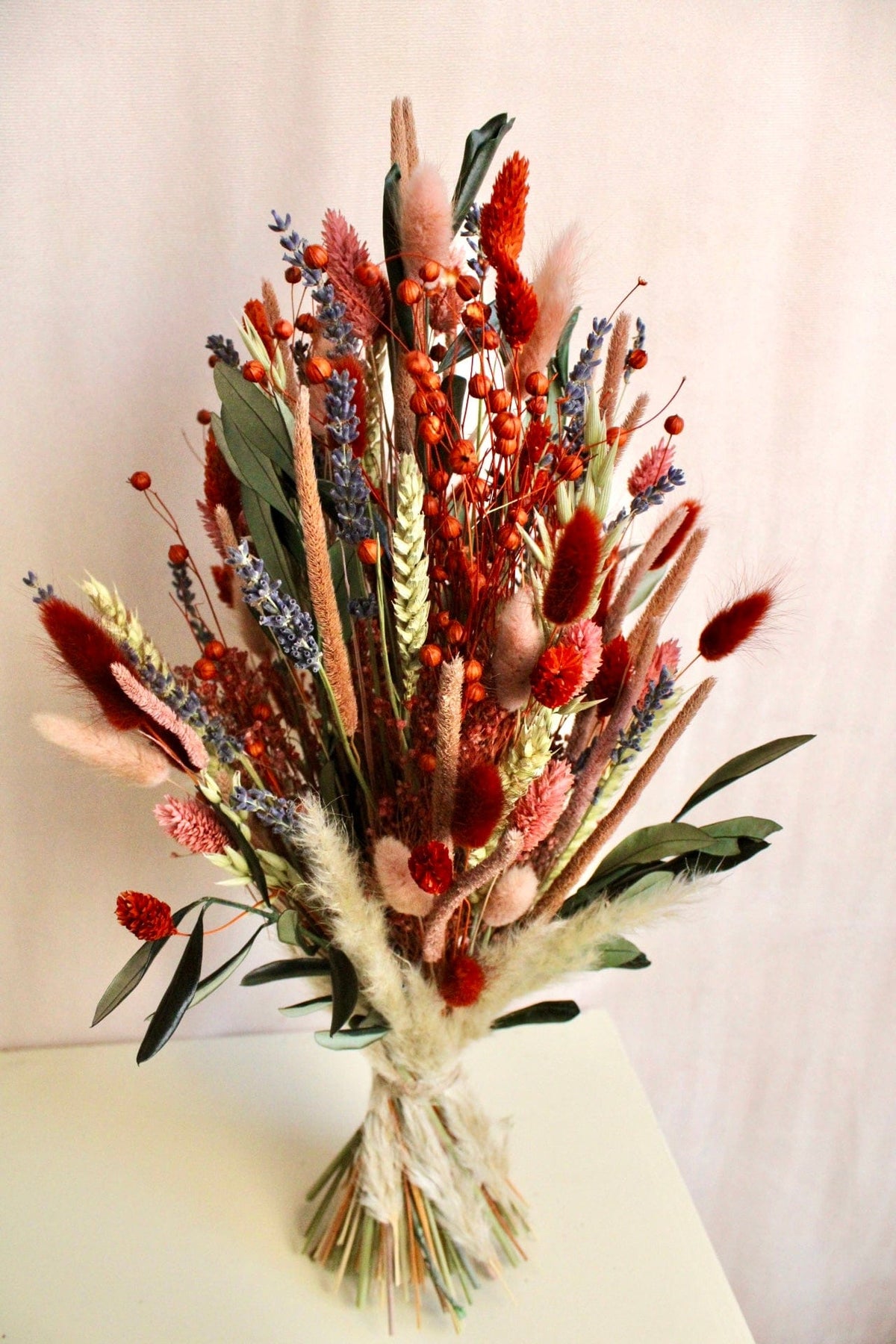 Vasenglück Trockenblumen Trockenblumenstrauss „No. 135“ in Orange und Rosa mit Pampasgras