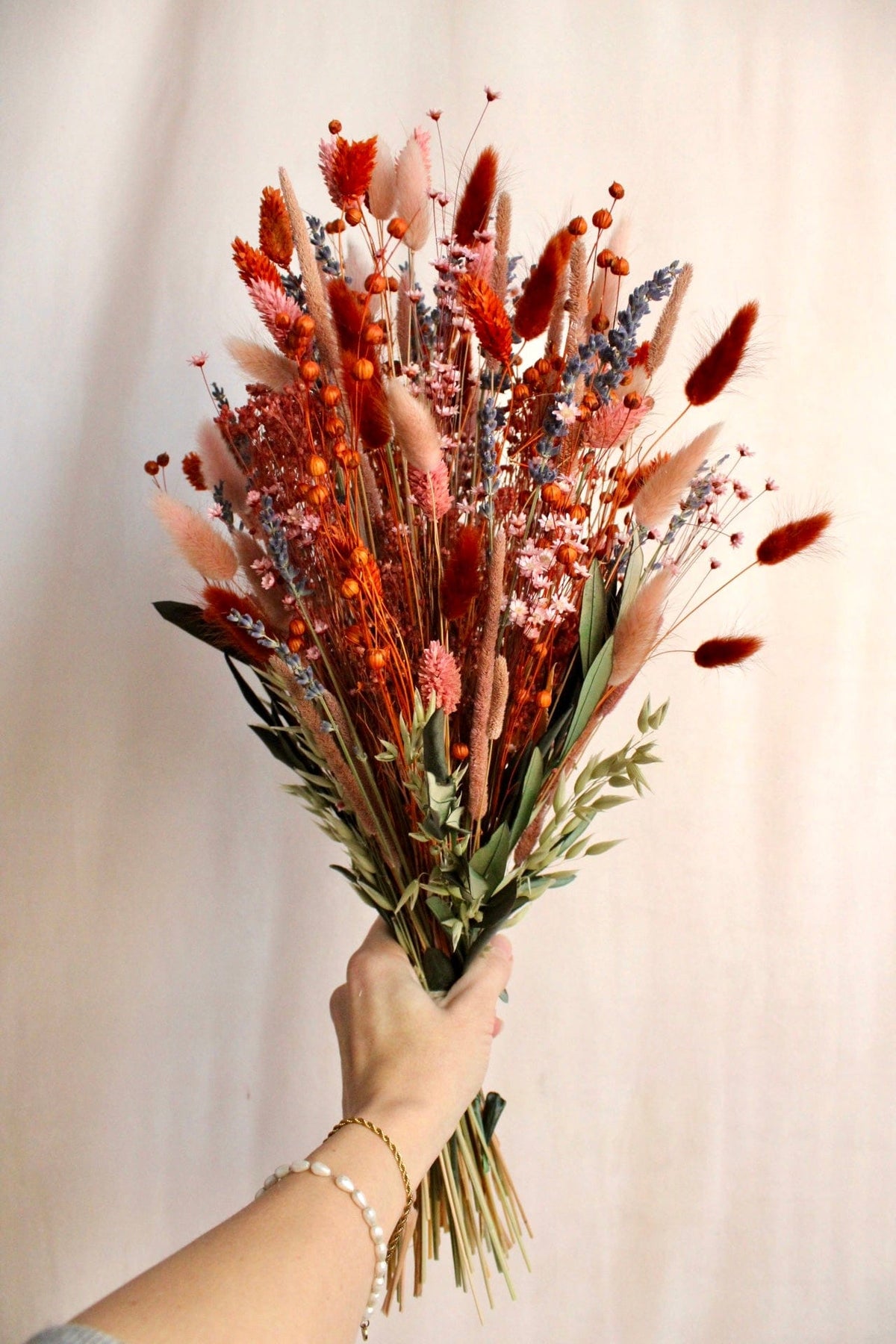 Vasenglück Trockenblumen Trockenblumenstrauss „No. 136“ in Orange und Rosa mit Lavendel