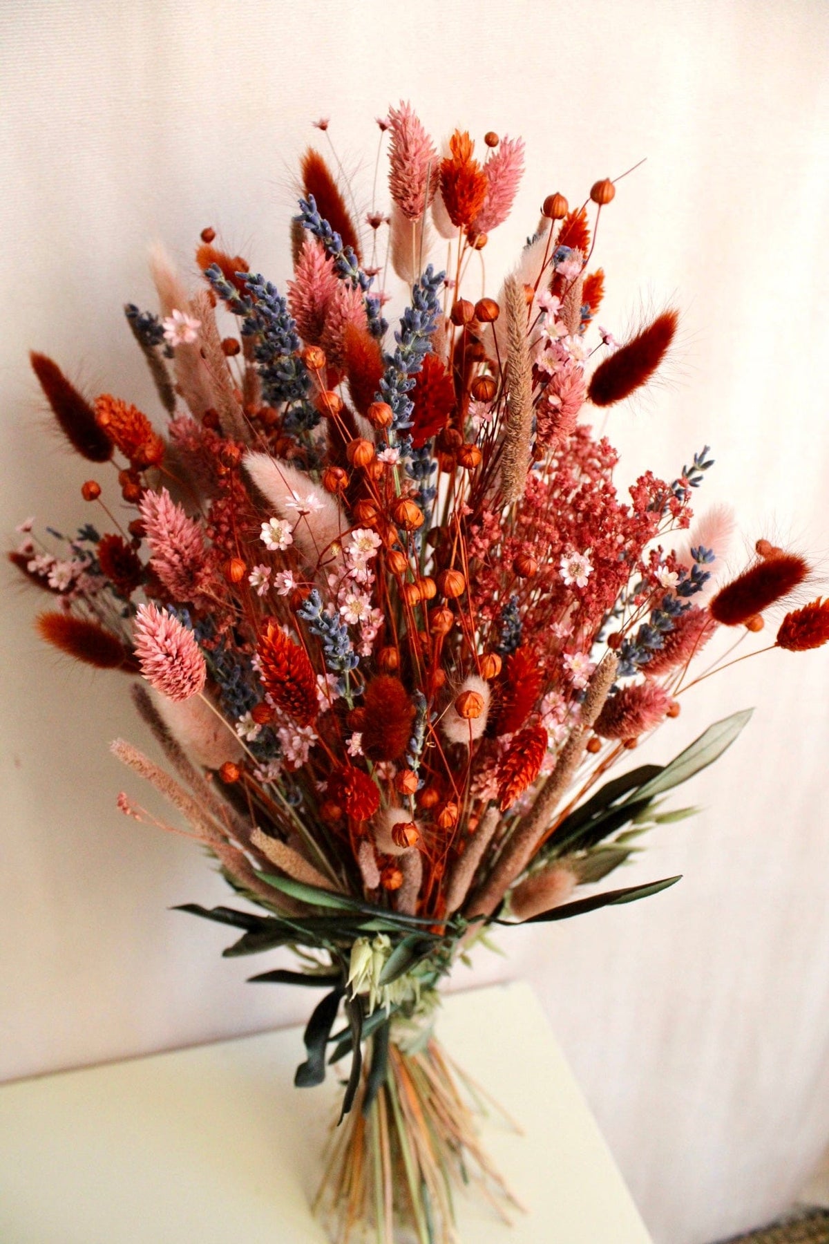 Vasenglück Trockenblumen Trockenblumenstrauss „No. 136“ in Orange und Rosa mit Lavendel