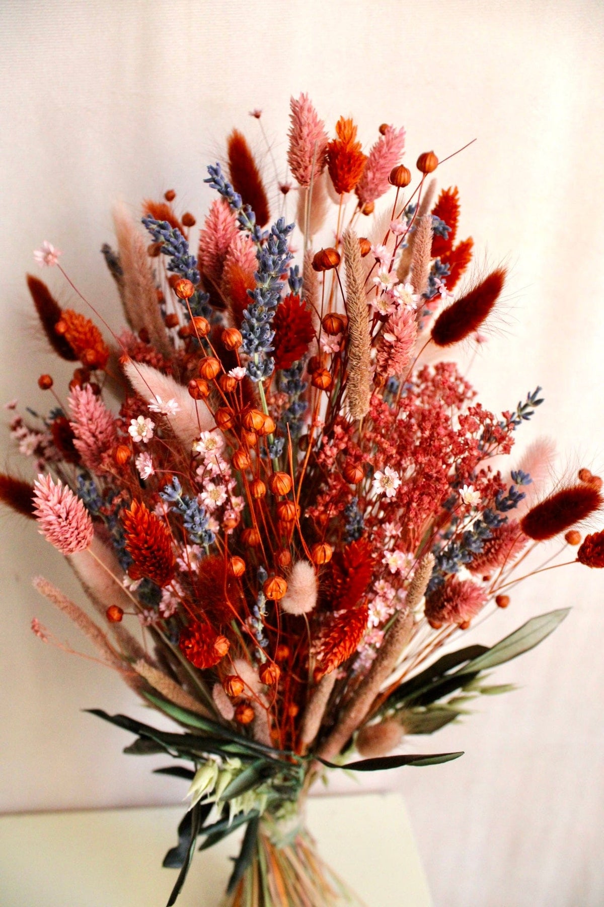 Vasenglück Trockenblumen Trockenblumenstrauss „No. 136“ in Orange und Rosa mit Lavendel