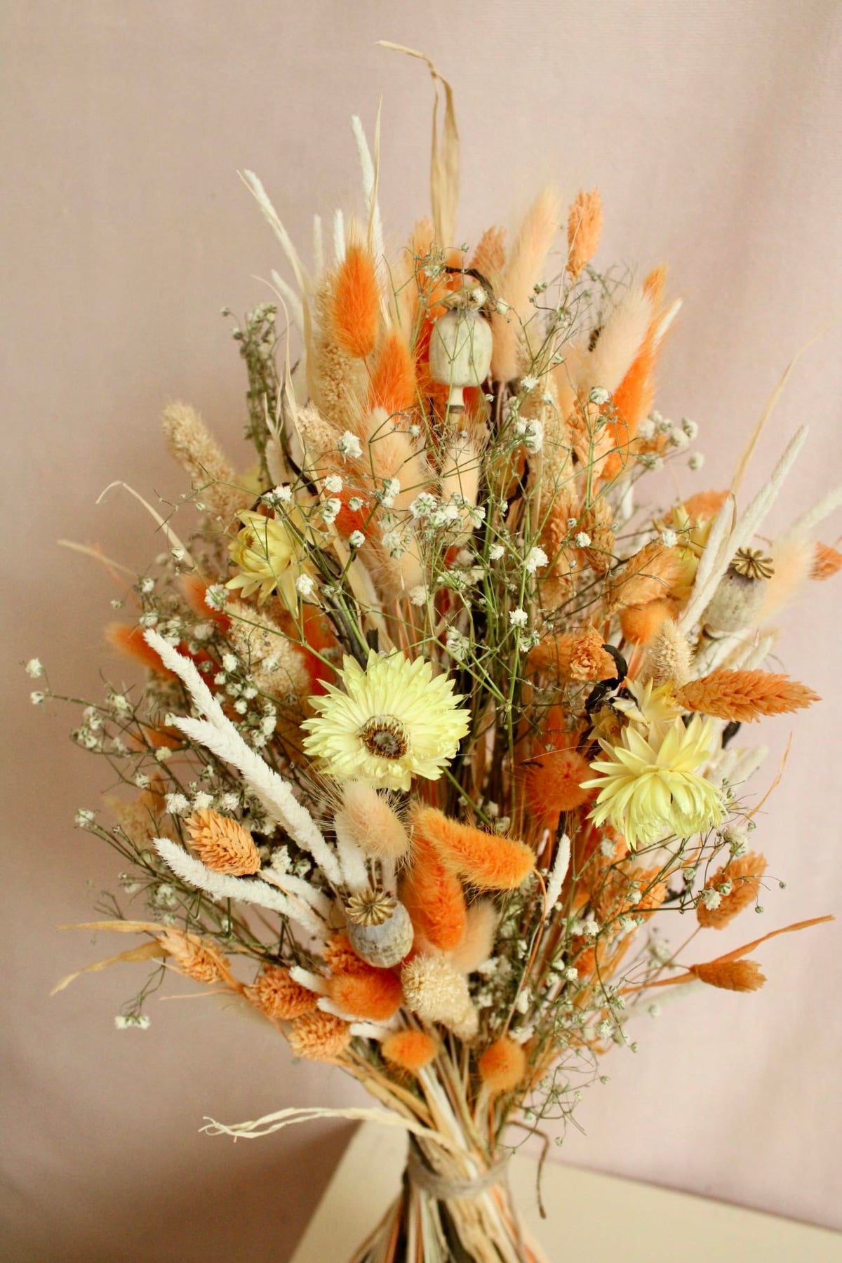 Vasenglück Trockenblumen Trockenblumenstrauss „No. 138“ in Orange & Gelb mit Schleierkraut
