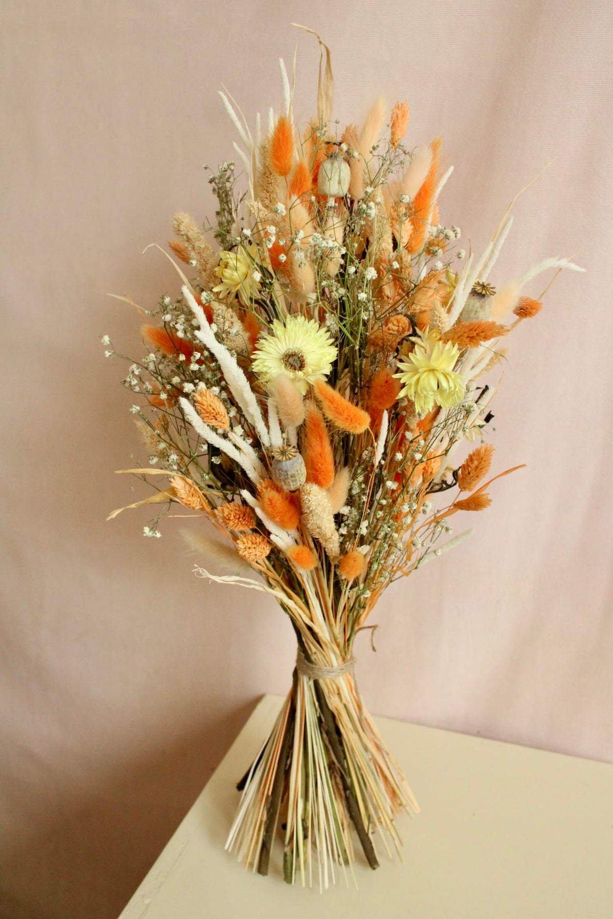 Vasenglück Trockenblumen Trockenblumenstrauss „No. 138“ in Orange & Gelb mit Schleierkraut