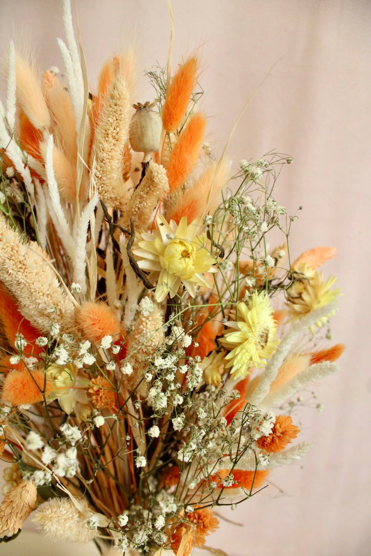 Vasenglück Trockenblumen Trockenblumenstrauss „No. 138“ in Orange & Gelb mit Schleierkraut