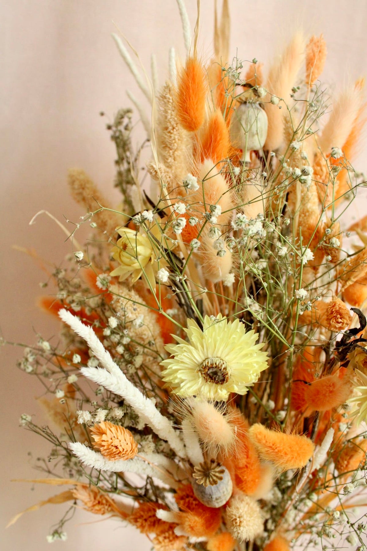 Vasenglück Trockenblumen Trockenblumenstrauss „No. 138“ in Orange & Gelb mit Schleierkraut