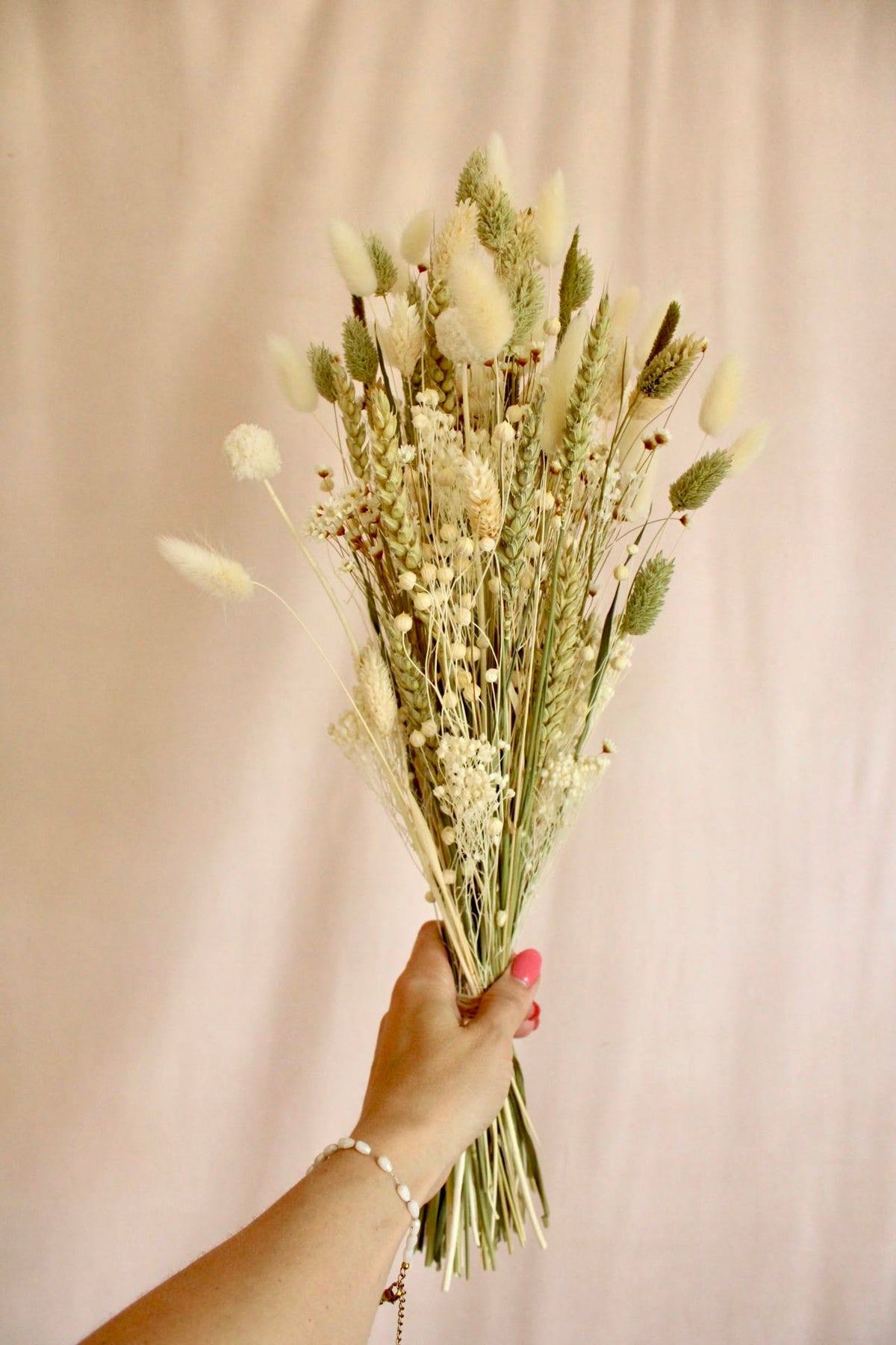 Vasenglück Trockenblumen Trockenblumenstrauss „No. 146“ Hellgrün und Cremweiss mit Glixia und Craspedia