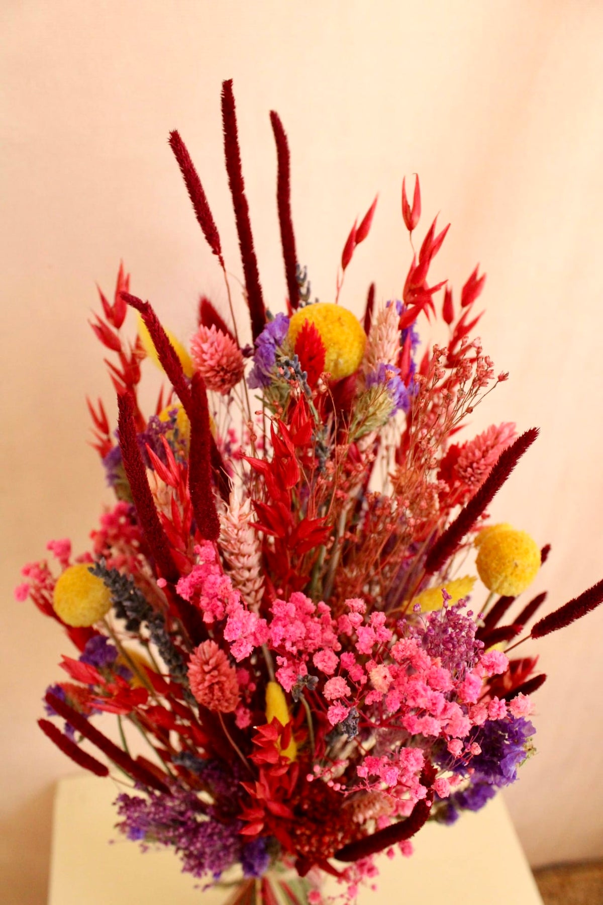 Vasenglück Trockenblumen Trockenblumenstrauss „No. 147“ Bunt mit Schleierkraut & Craspedia