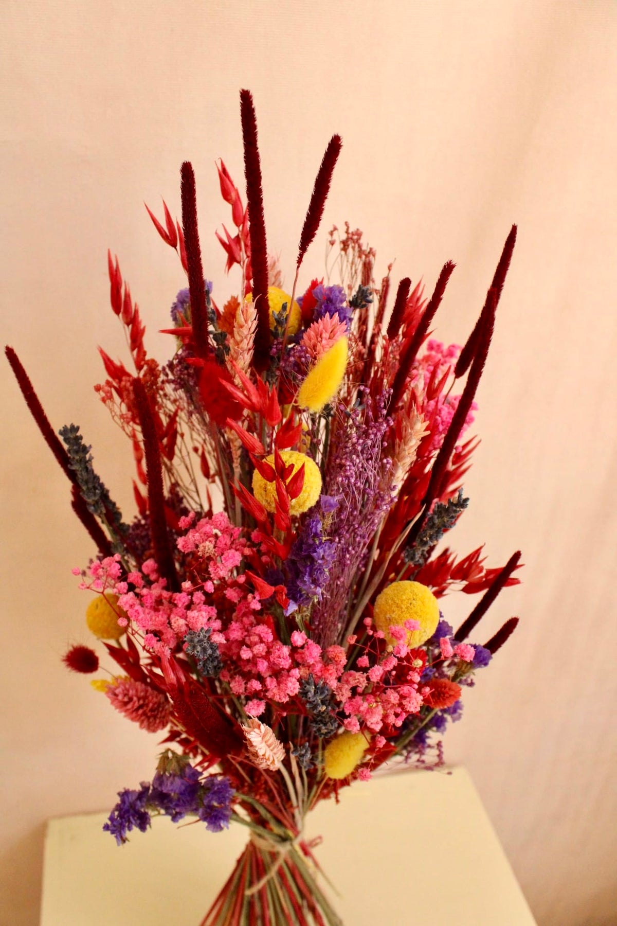Vasenglück Trockenblumen Trockenblumenstrauss „No. 147“ Bunt mit Schleierkraut & Craspedia
