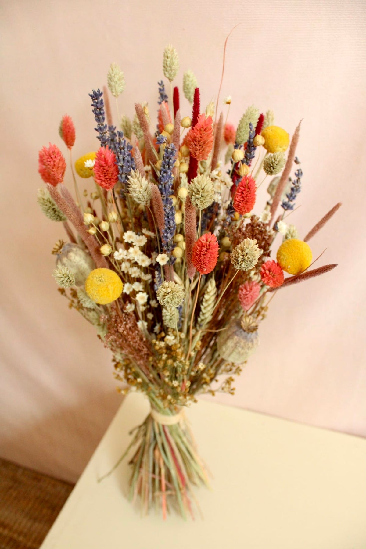 Vasenglück Trockenblumen Trockenblumenstrauss „No. 148“ Bunt mit Lavendel, Mohn & Craspedia