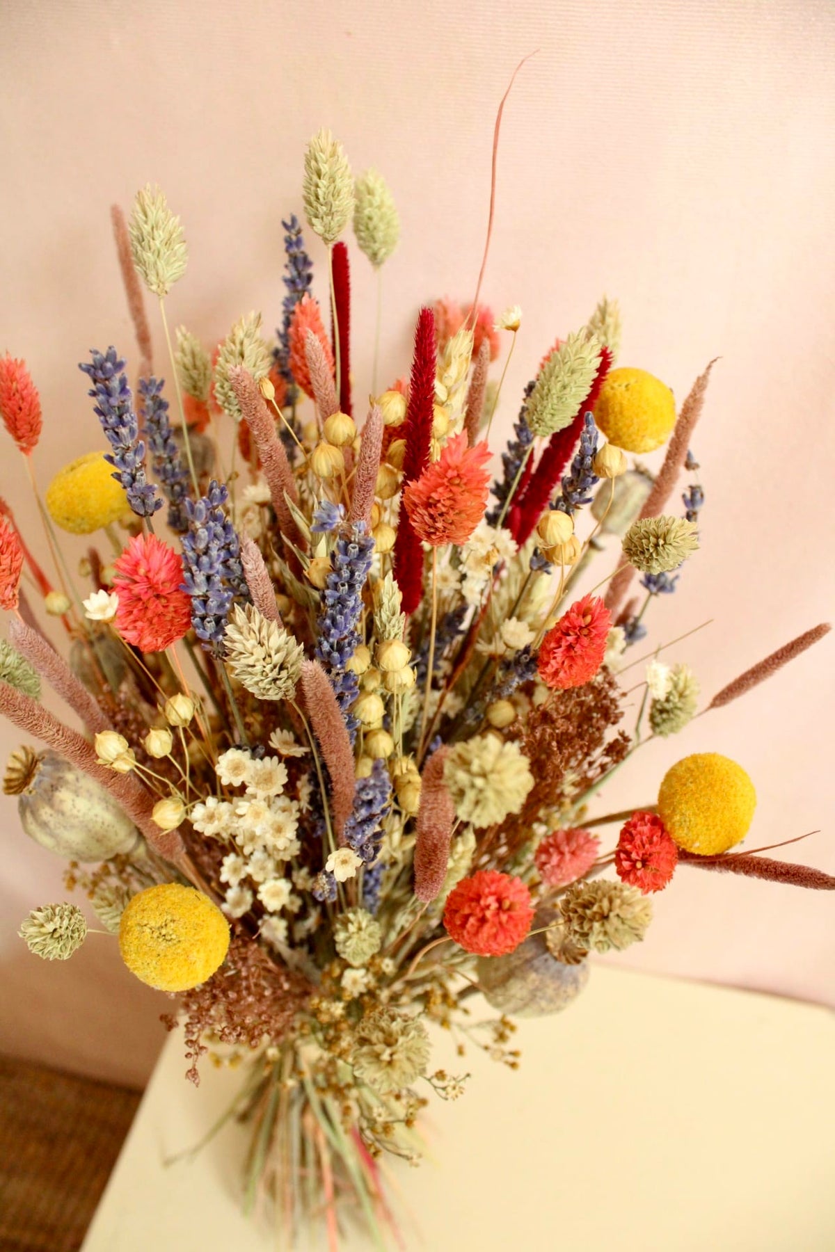 Vasenglück Trockenblumen Trockenblumenstrauss „No. 148“ Bunt mit Lavendel, Mohn & Craspedia