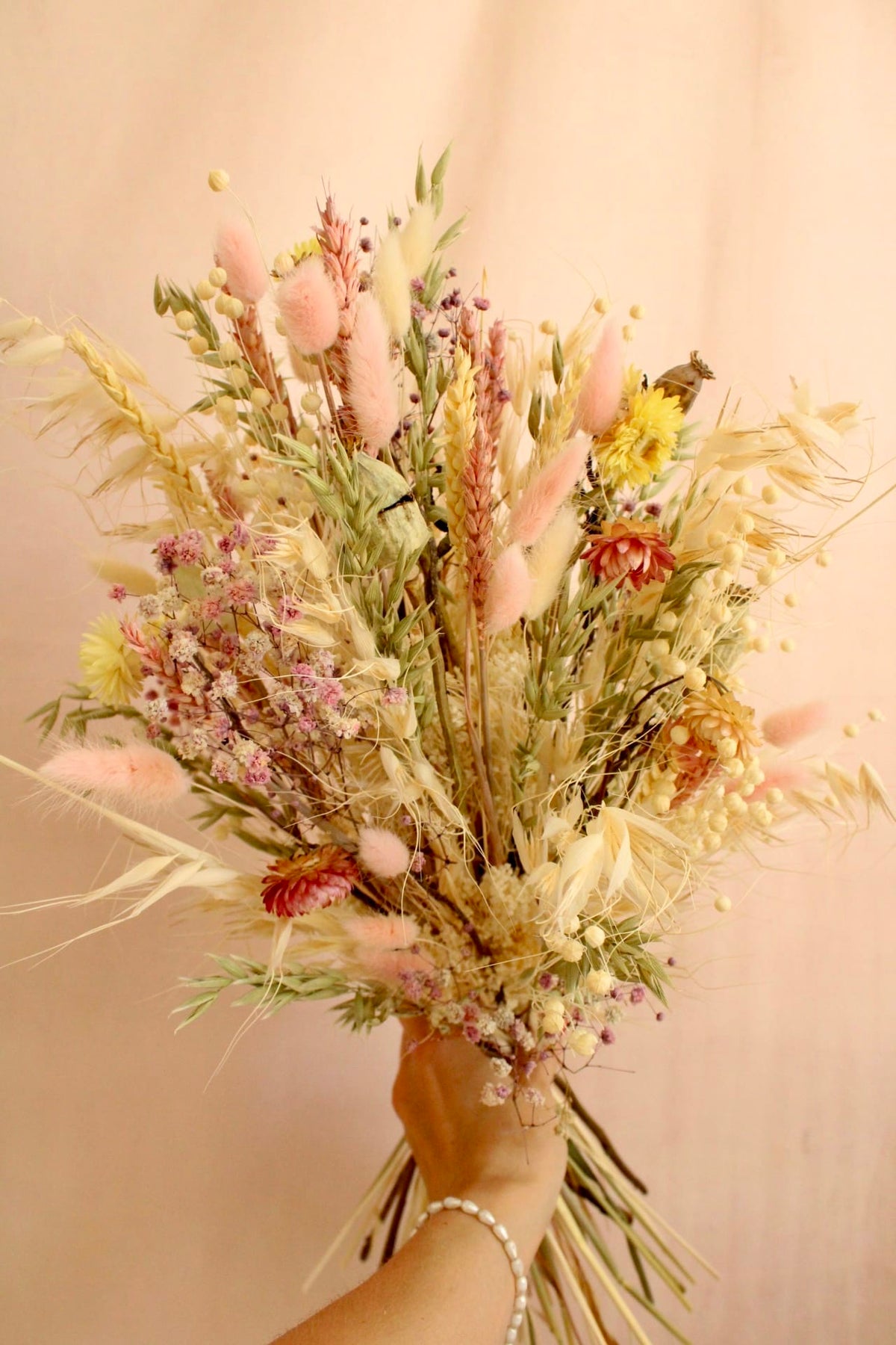 Vasenglück Trockenblumen Trockenblumenstrauss „No. 151“ Pastell Rosa & Gelb mit Strohblumen & Mohnkapseln