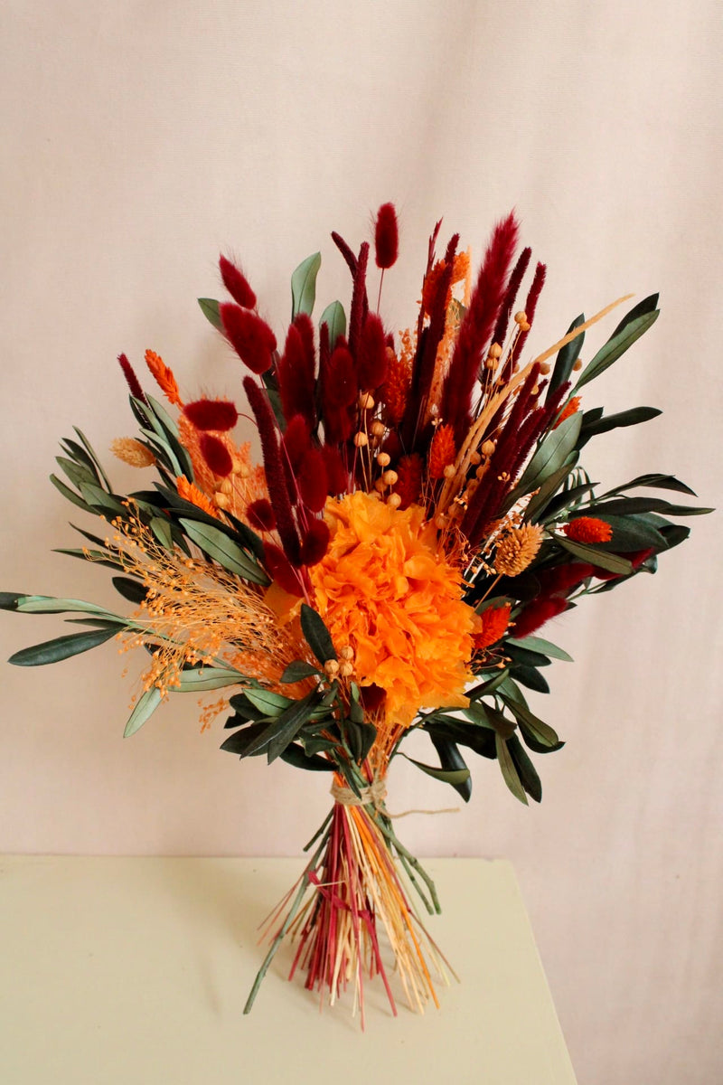 Vasenglück Trockenblumen Trockenblumenstrauss „No. 153“ in Dunkelrot & Orange mit Hortensie & Olivenzweigen