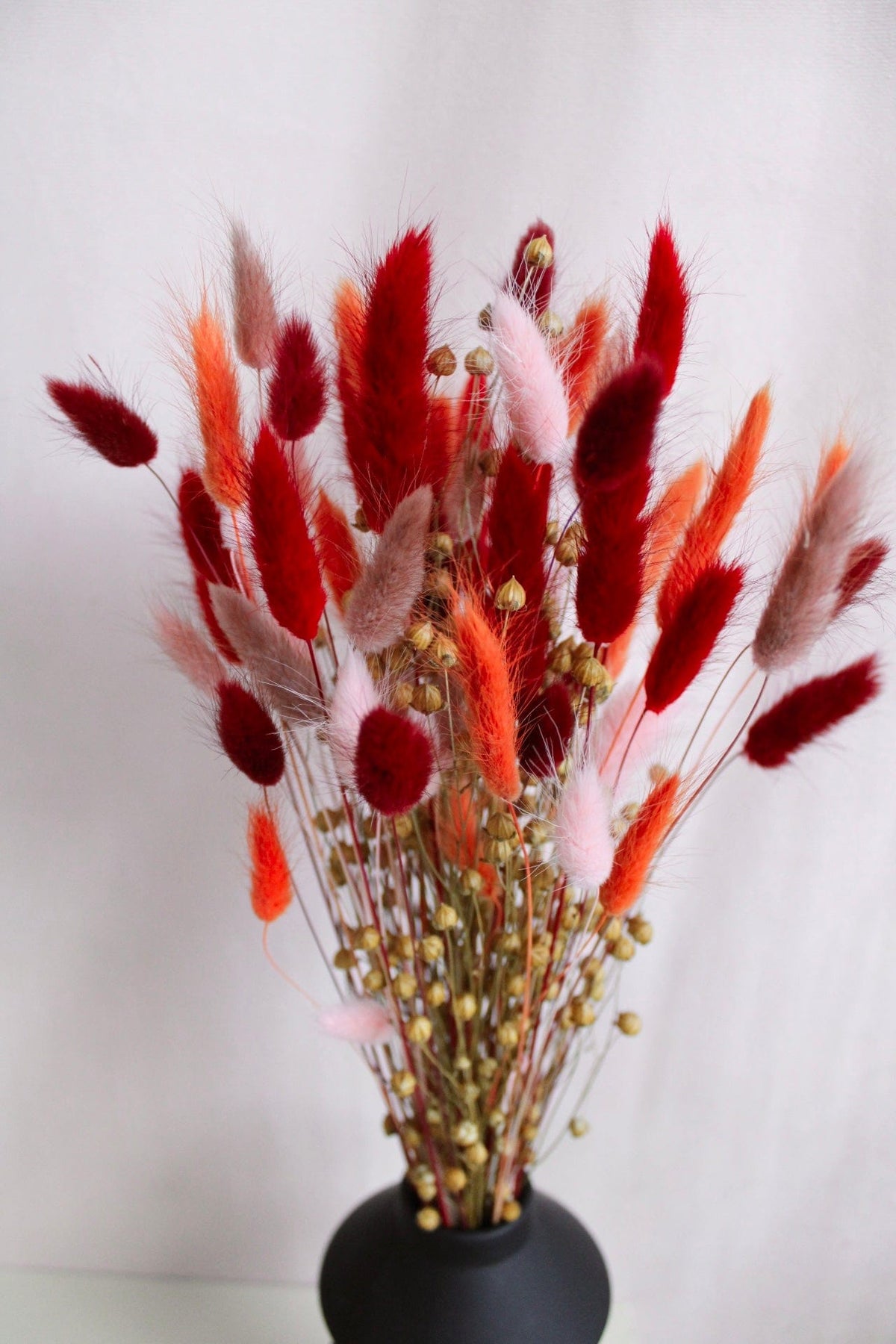 Vasenglück Trockenblumen Trockenblumenstrauss „No. 65“ mit Lagurus in Rot, Rosa & Orange