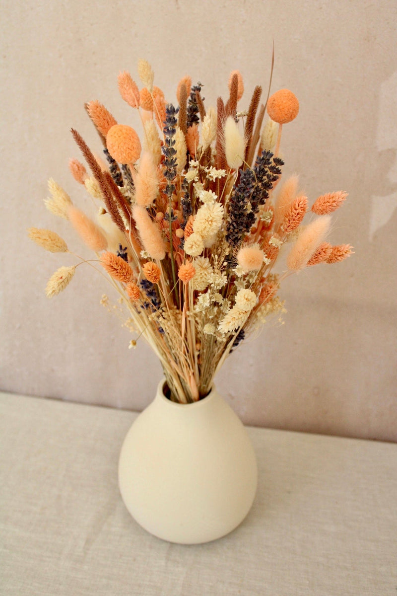 Vasenglück Trockenblumen Trockenblumenstrauß „No. 7“ in Apricot mit Lavendel