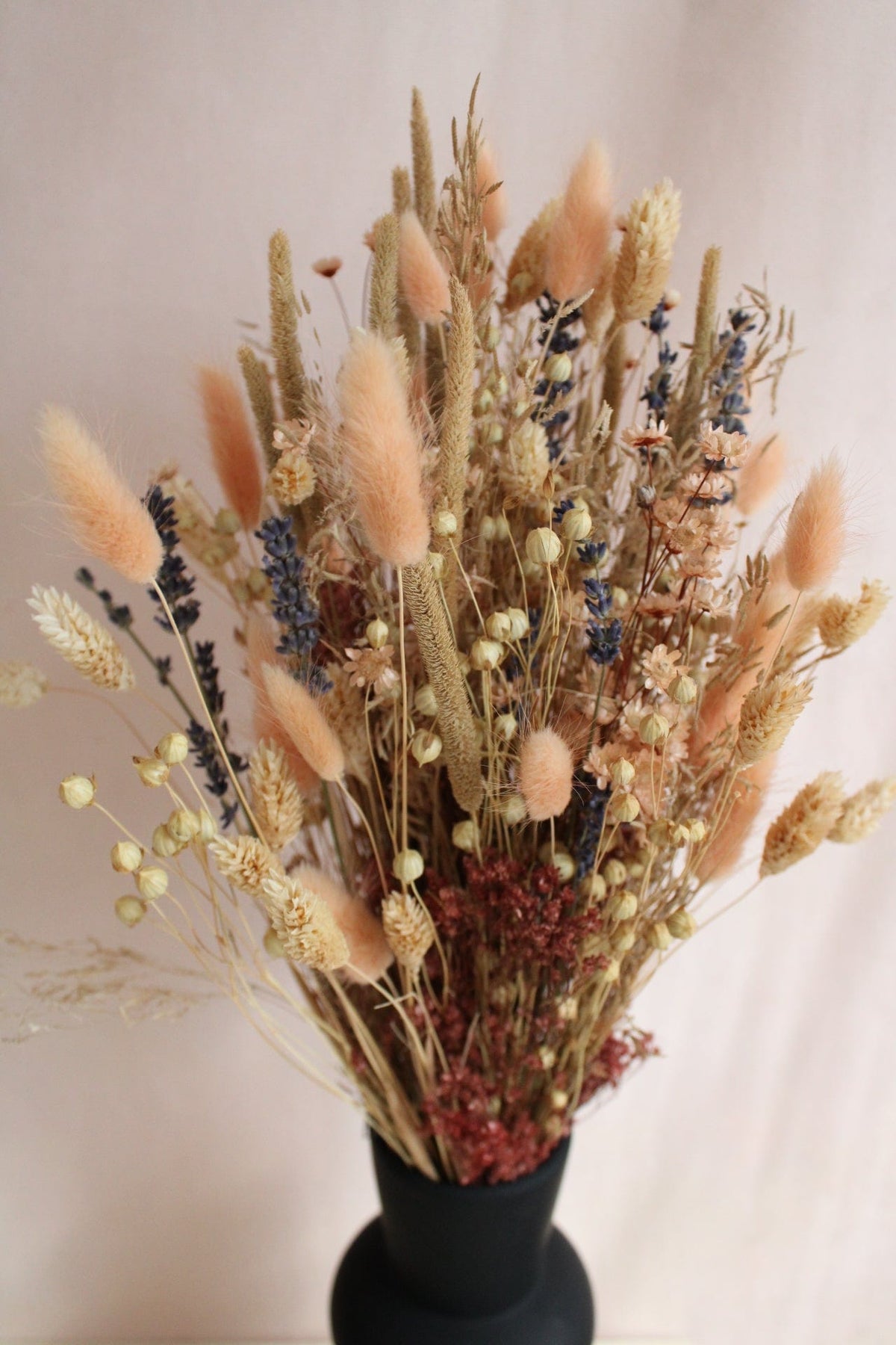 Vasenglück Trockenblumen Trockenblumenstrauss „No. 72“ in Apricot mit Lavendel und Lagurus