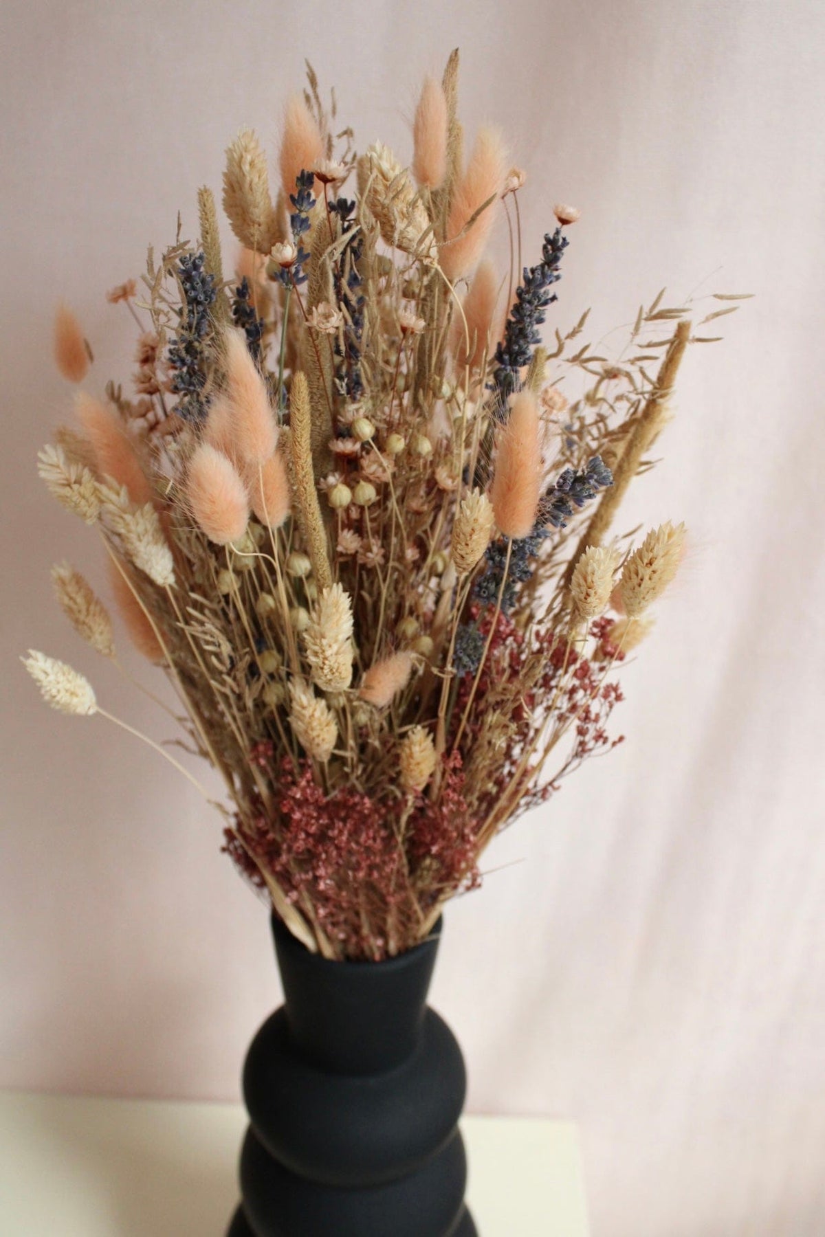 Vasenglück Trockenblumen Trockenblumenstrauss „No. 72“ in Apricot mit Lavendel und Lagurus