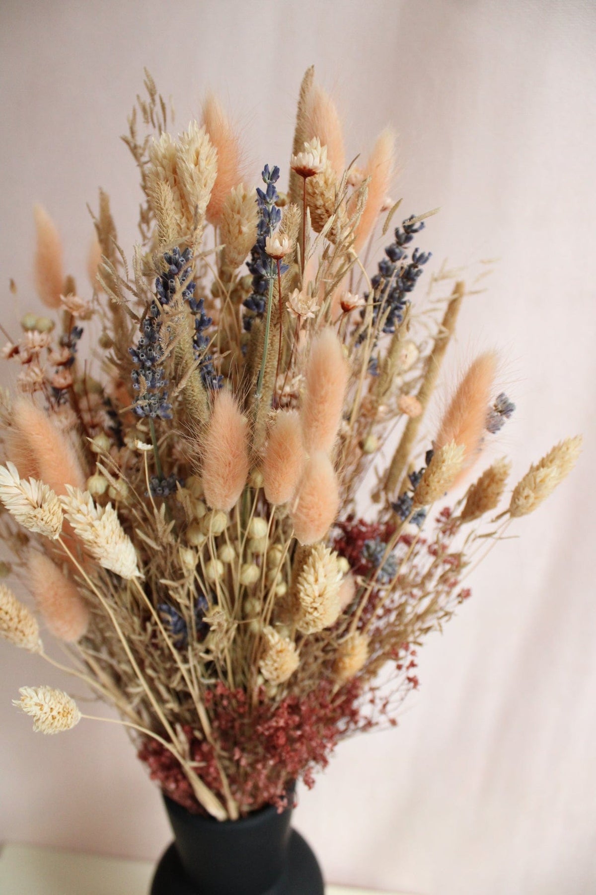 Vasenglück Trockenblumen Trockenblumenstrauss „No. 72“ in Apricot mit Lavendel und Lagurus