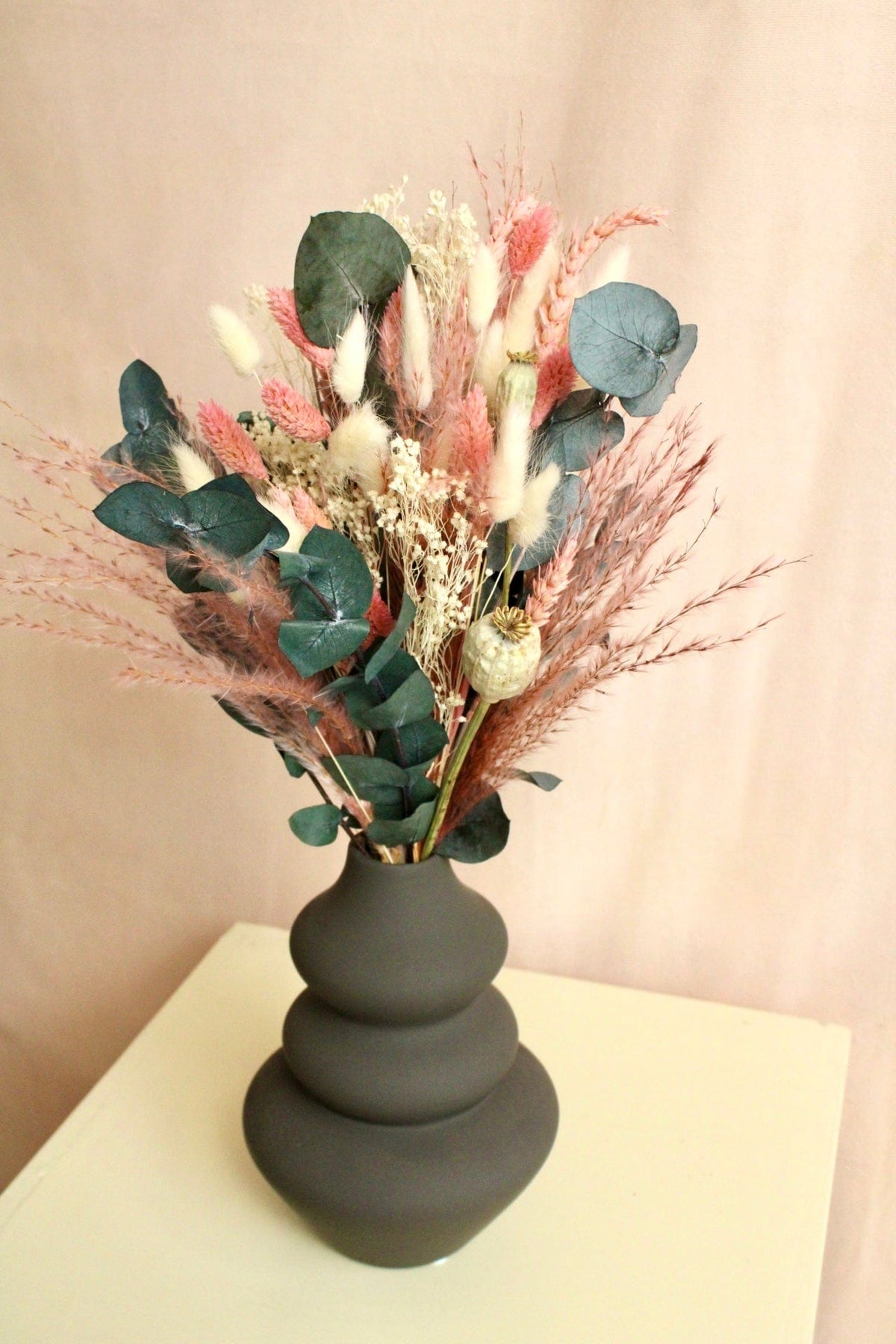 Vasenglück Trockenblumen Trockenblumenstrauss „No. 76“ Eukalyptus & Mohn in Rosa & Creme