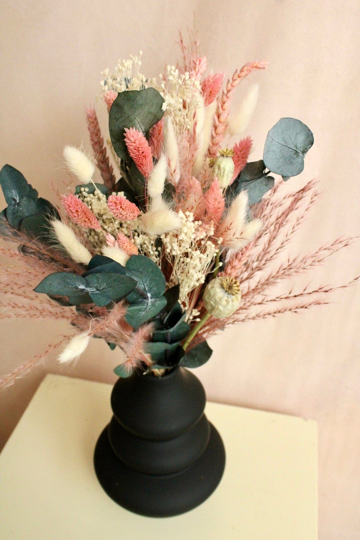 Vasenglück Trockenblumen Trockenblumenstrauss „No. 76“ Eukalyptus & Mohn in Rosa & Creme