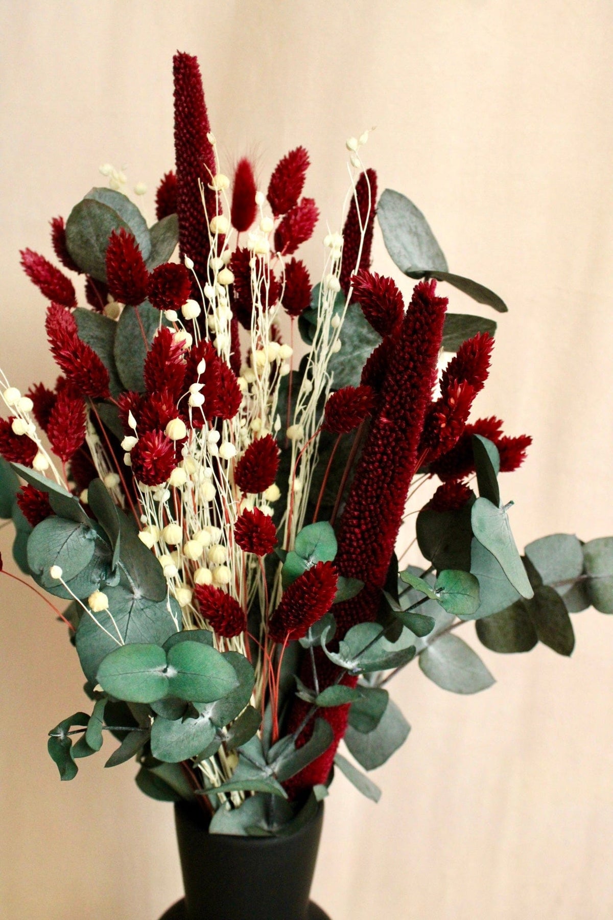 Vasenglück Trockenblumen Trockenblumenstrauss „No. 77“ Dunkelrot mit Eukalyptus