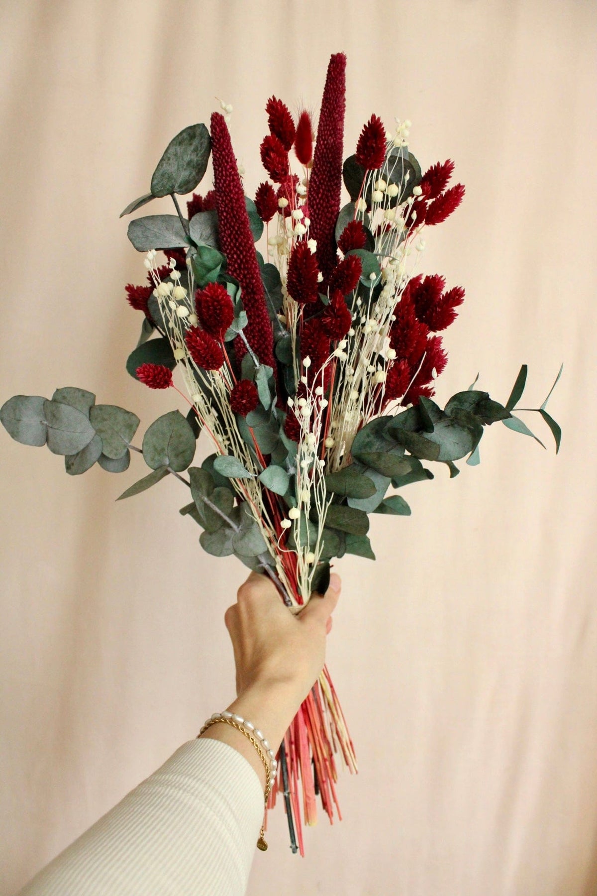 Vasenglück Trockenblumen Strauß ohne Vase Trockenblumenstrauss „No. 77“ Dunkelrot mit Eukalyptus