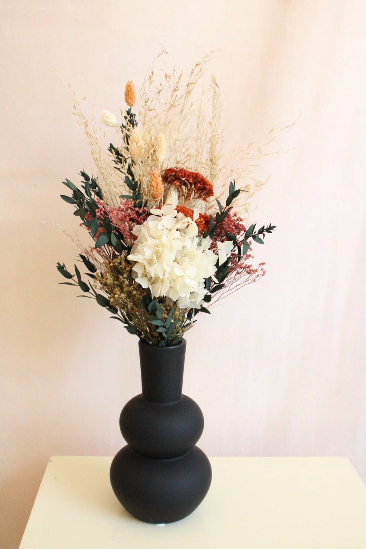 Vasenglück Trockenblumen Strauß mit Vase (+21.00€) Trockenblumenstrauss „No. 81“ mit weißer Hortensie & Eukalyptus